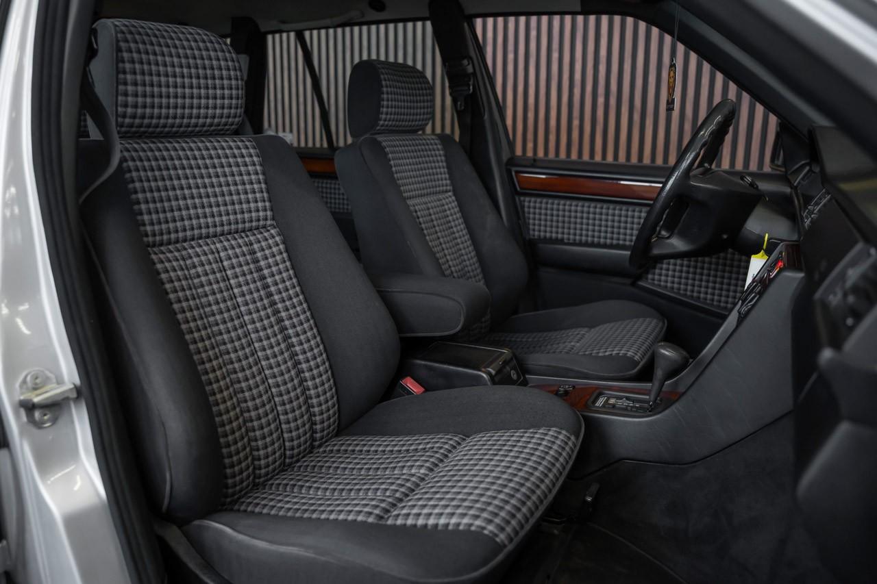 MERCEDES-BENZ E 220 T Business Automatic-image-16