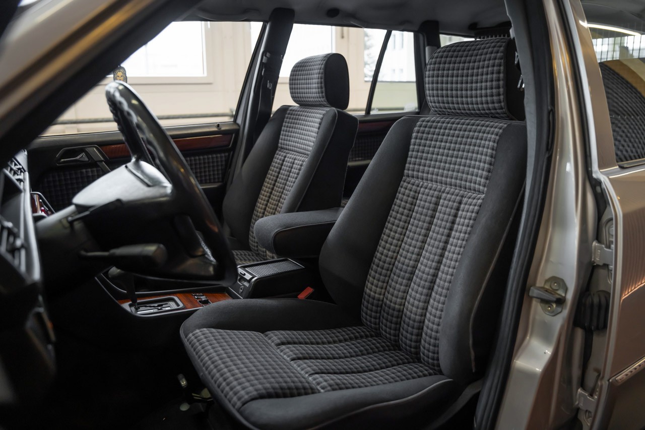 MERCEDES-BENZ E 220 T Business Automatic-image-13