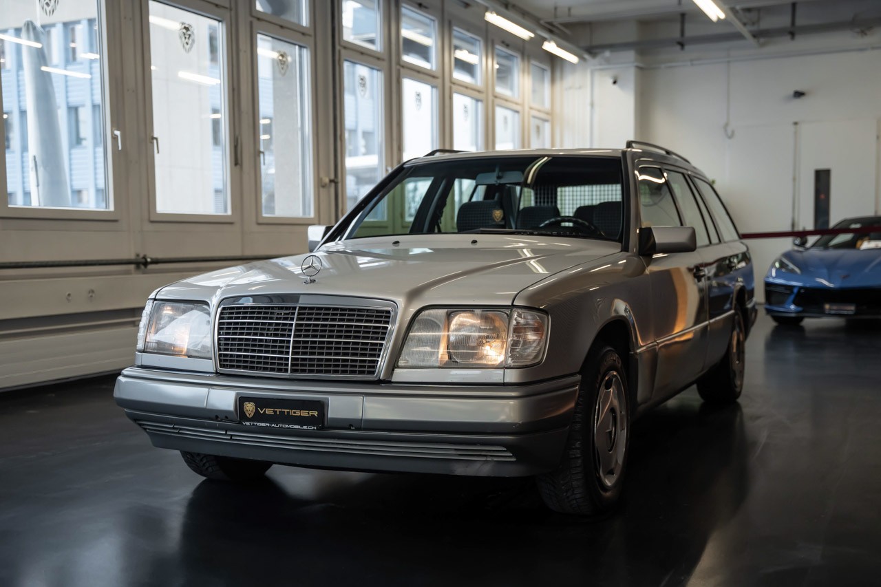 MERCEDES-BENZ E 220 T Business Automatic-image-2