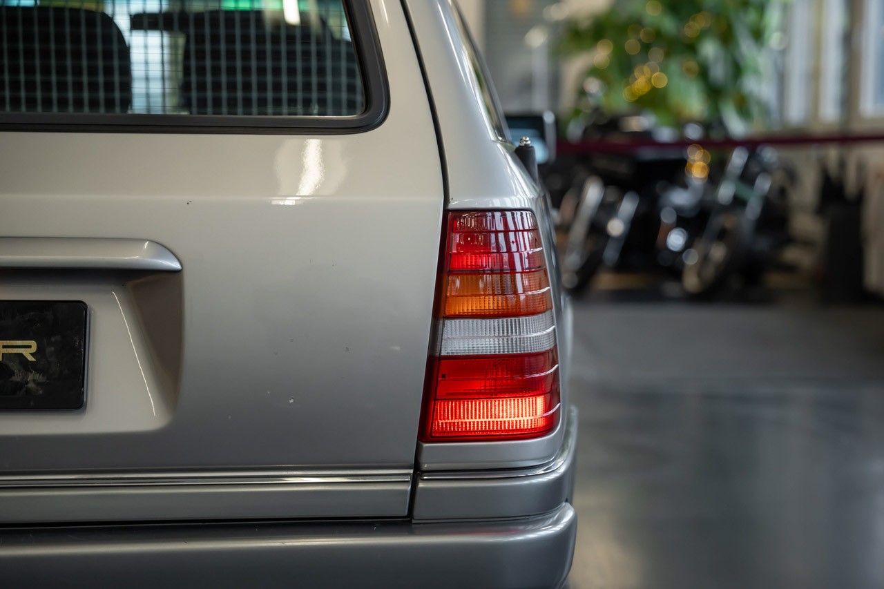 MERCEDES-BENZ E 220 T Business Automatic-image-8
