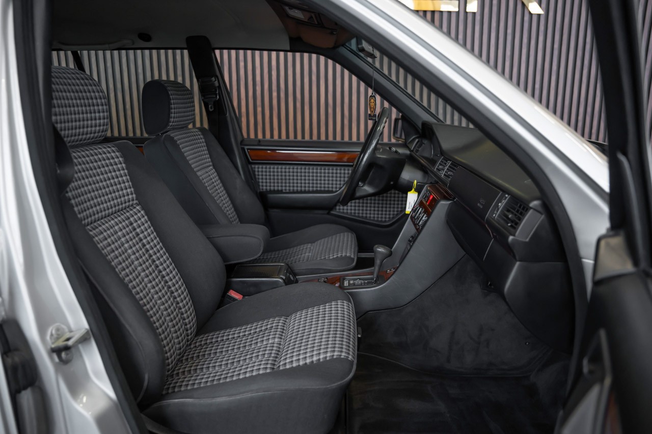 MERCEDES-BENZ E 220 T Business Automatic-image-15