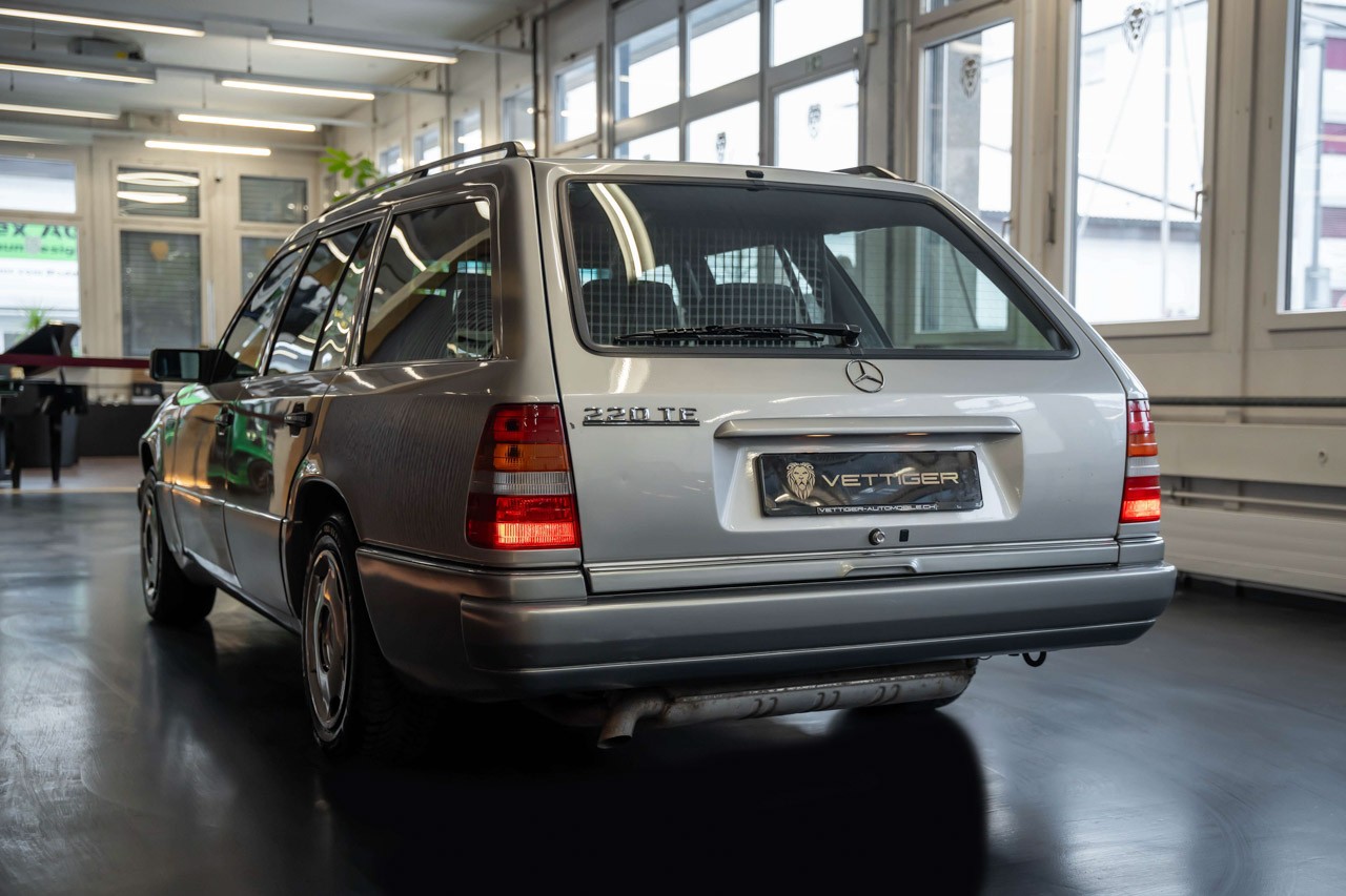 MERCEDES-BENZ E 220 T Business Automatic-image-3
