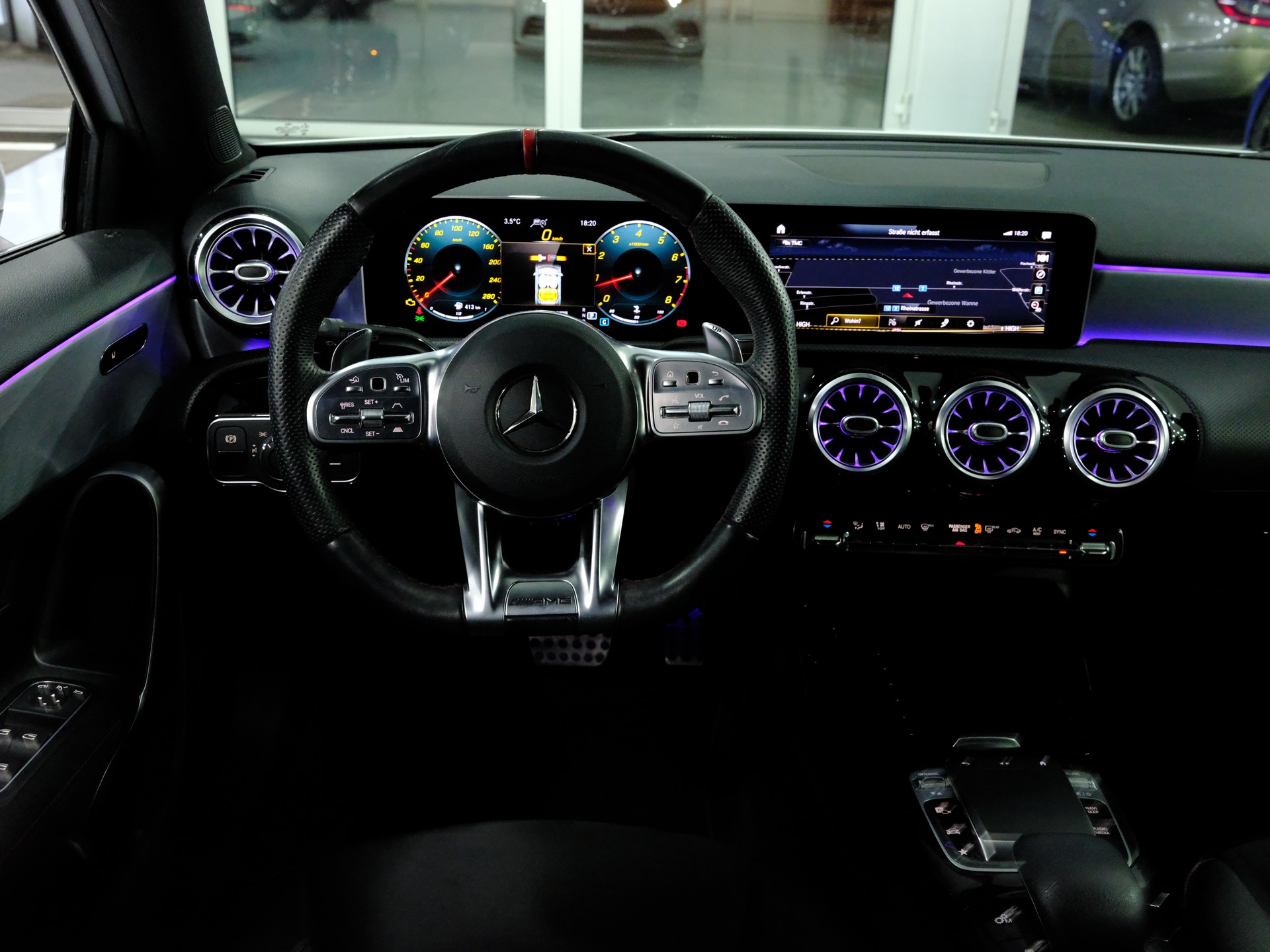 MERCEDES-BENZ A 35 AMG 4Matic Speedshift-image-11