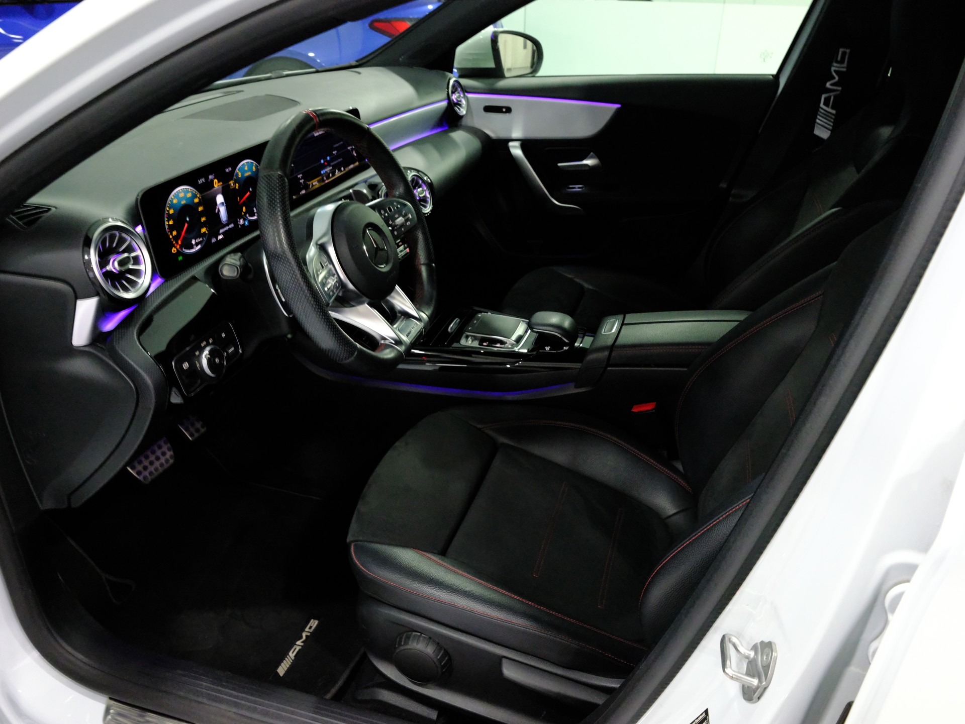 MERCEDES-BENZ A 35 AMG 4Matic Speedshift-image-9