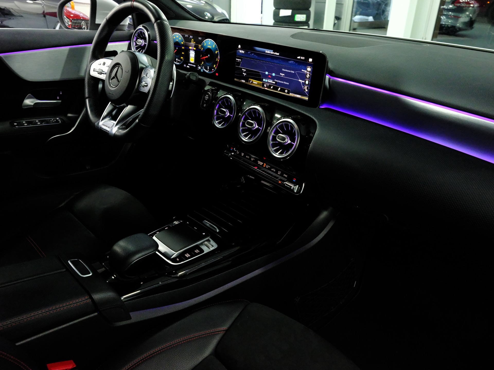 MERCEDES-BENZ A 35 AMG 4Matic Speedshift-image-13