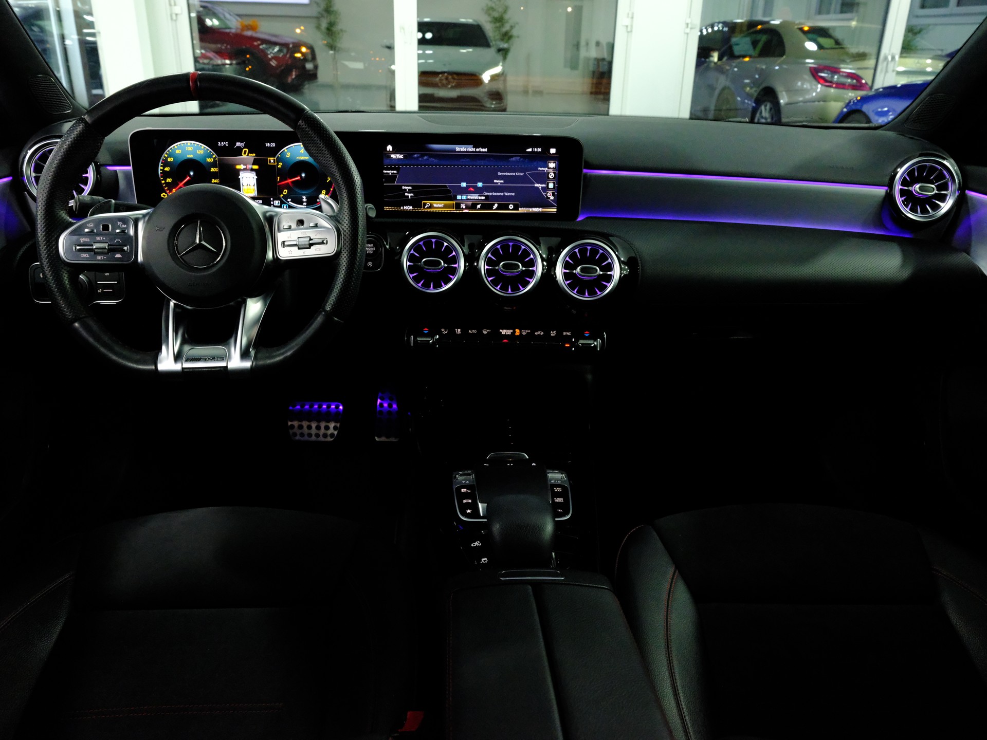 MERCEDES-BENZ A 35 AMG 4Matic Speedshift-image-12