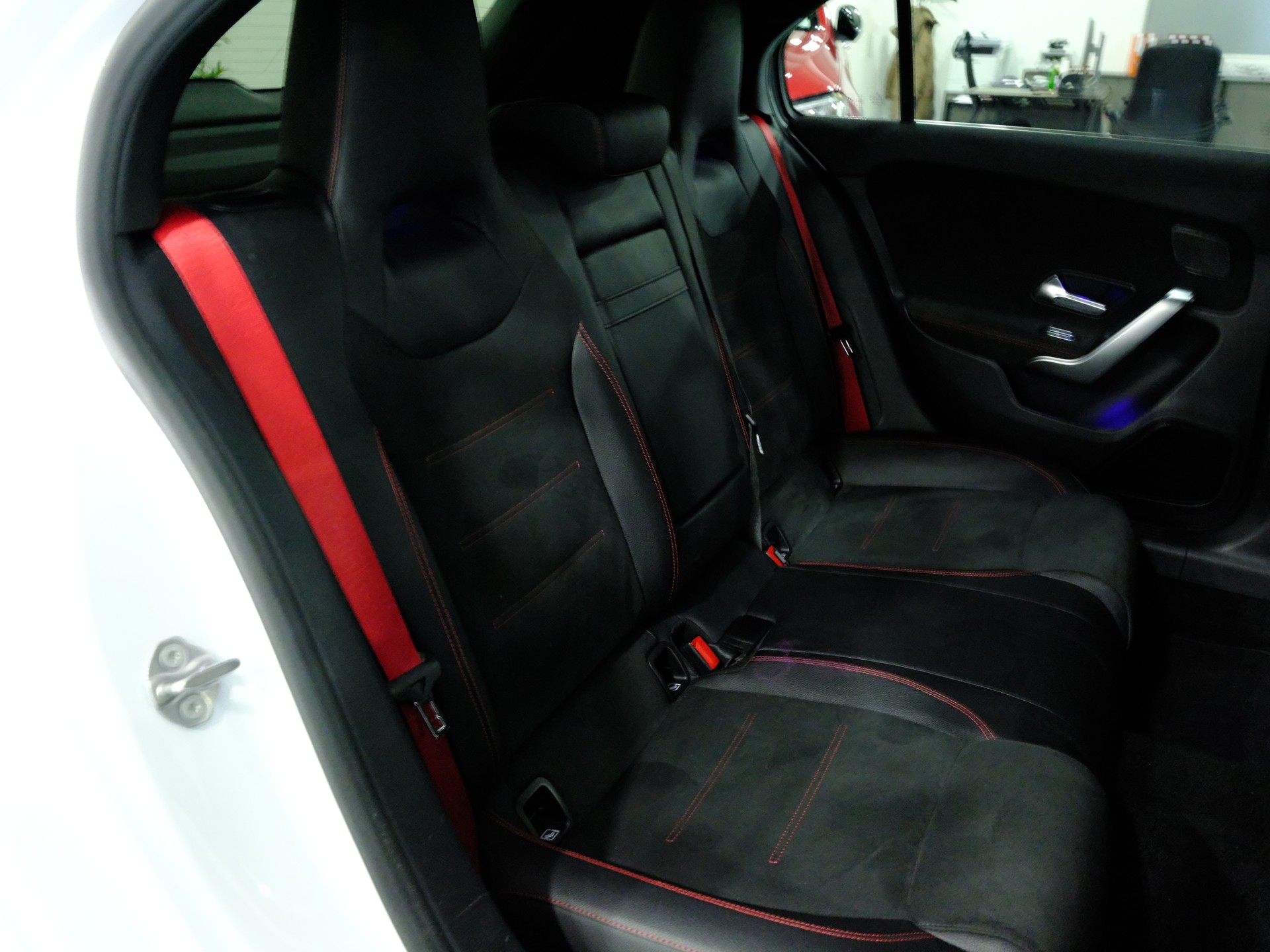 MERCEDES-BENZ A 35 AMG 4Matic Speedshift-image-15