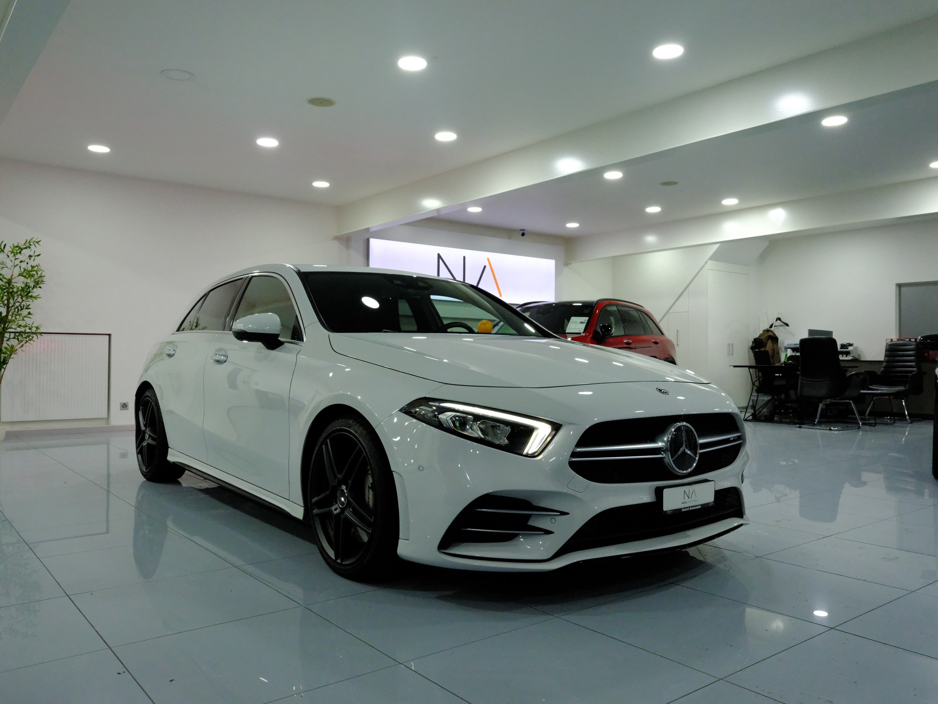 MERCEDES-BENZ A 35 AMG 4Matic Speedshift-image-1