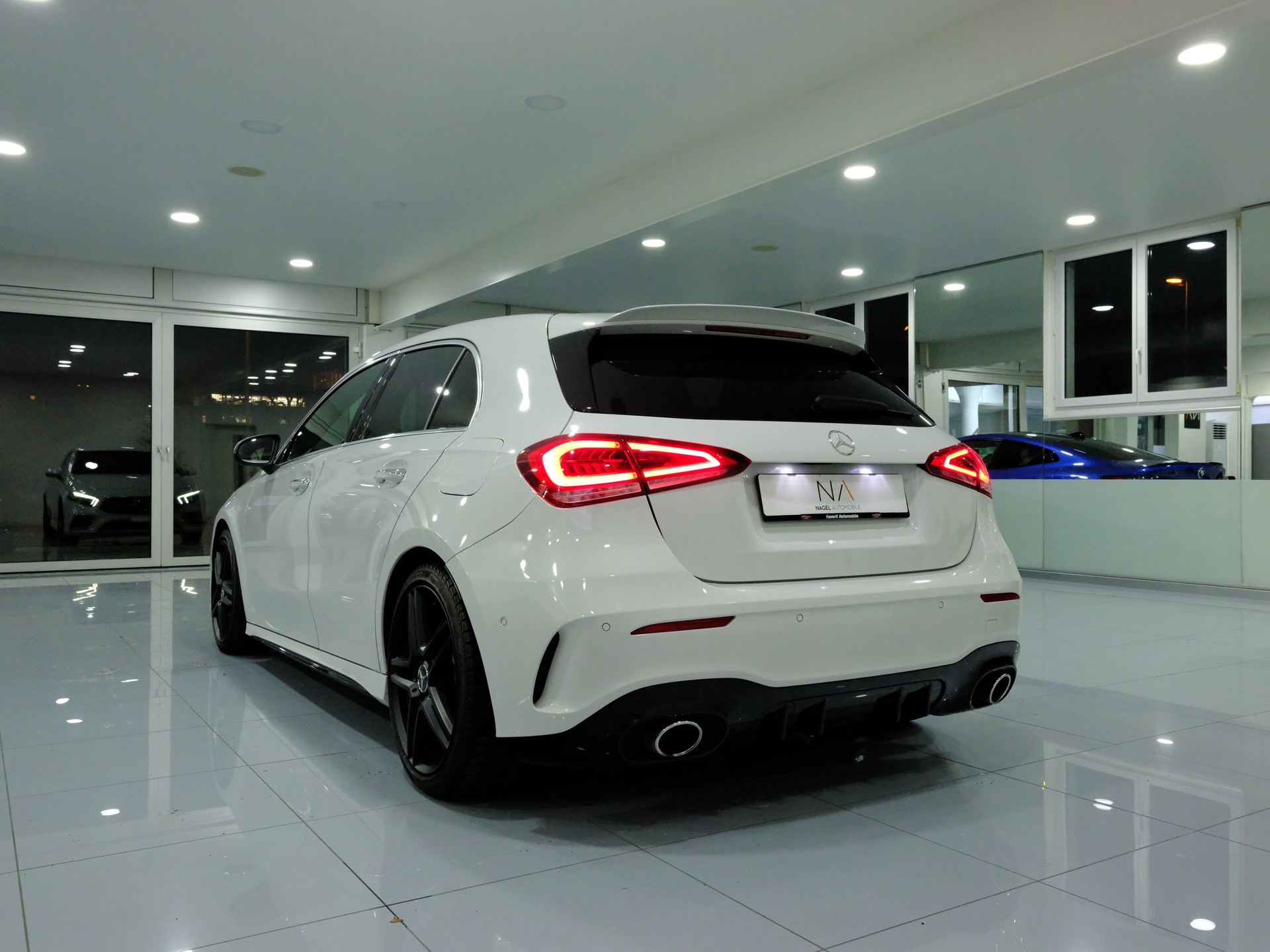 MERCEDES-BENZ A 35 AMG 4Matic Speedshift-image-4