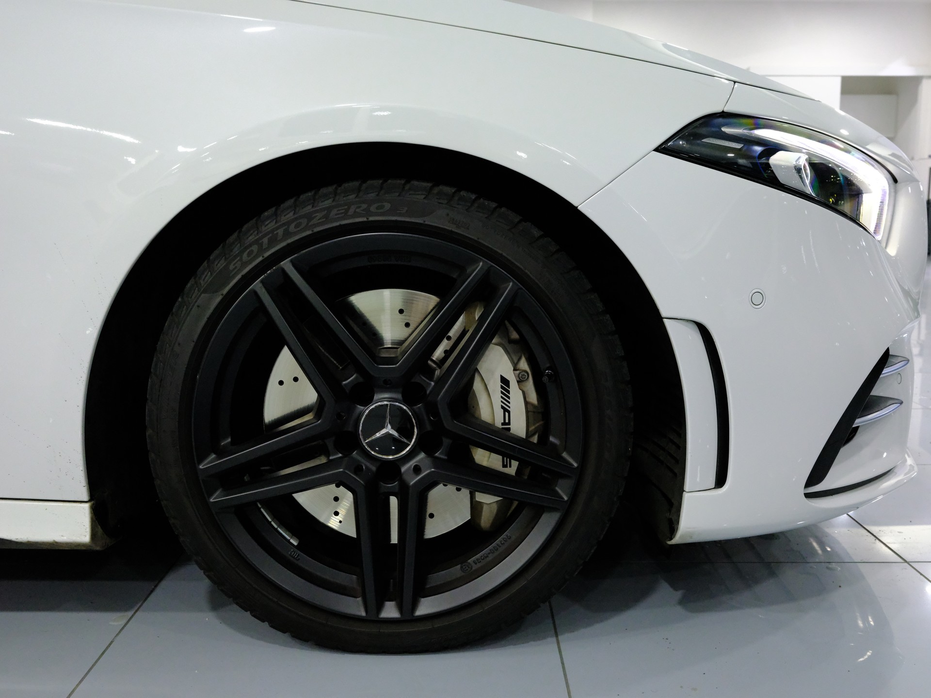 MERCEDES-BENZ A 35 AMG 4Matic Speedshift-image-16
