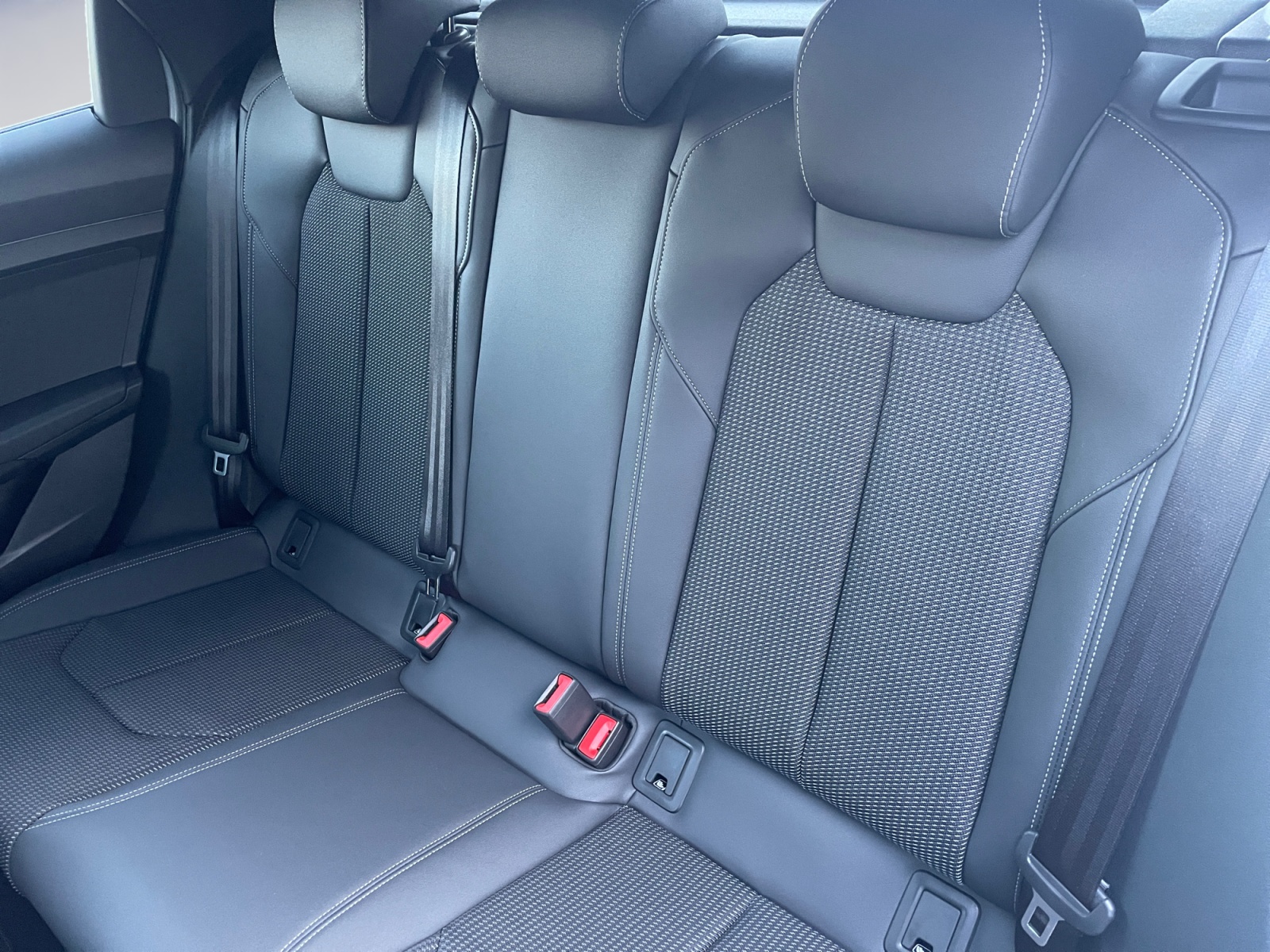 AUDI A1 Sportback 30 TFSI S Line Attraction S-tronic-image-12