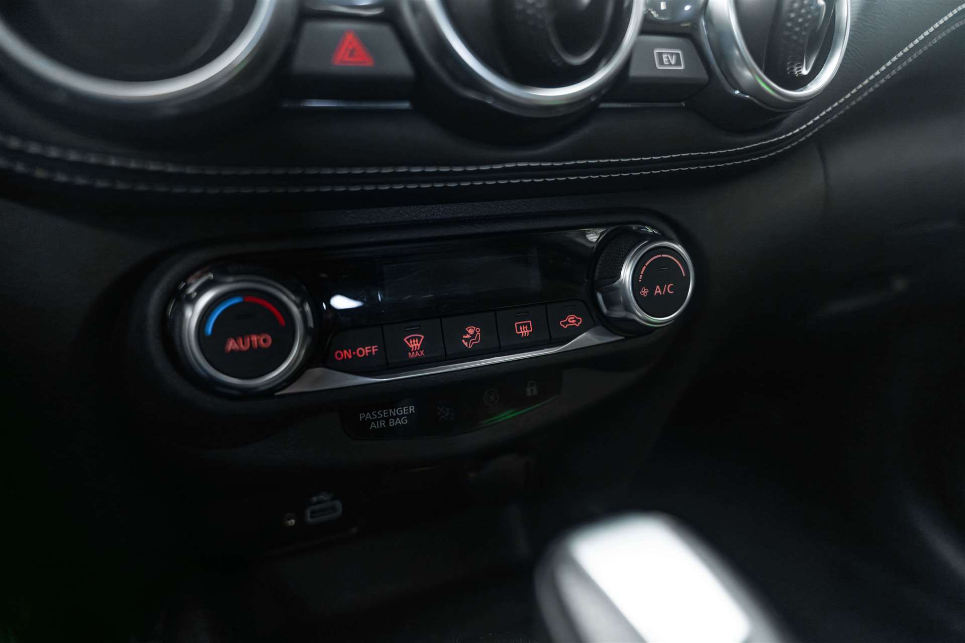 NISSAN Juke 1.6 FHEV Hybrid N-Connecta Automat-image-21