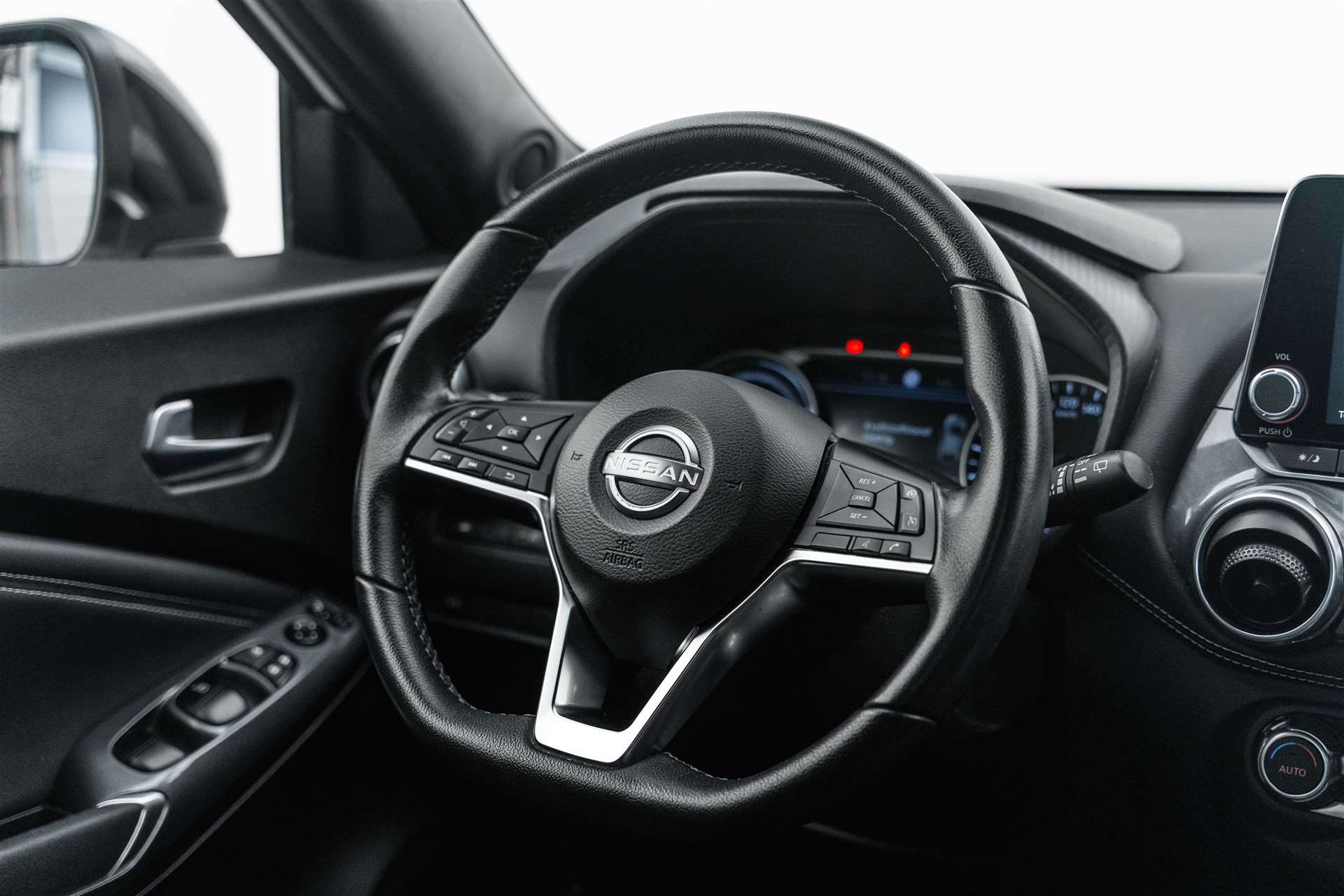 NISSAN Juke 1.6 FHEV Hybrid N-Connecta Automat-image-9