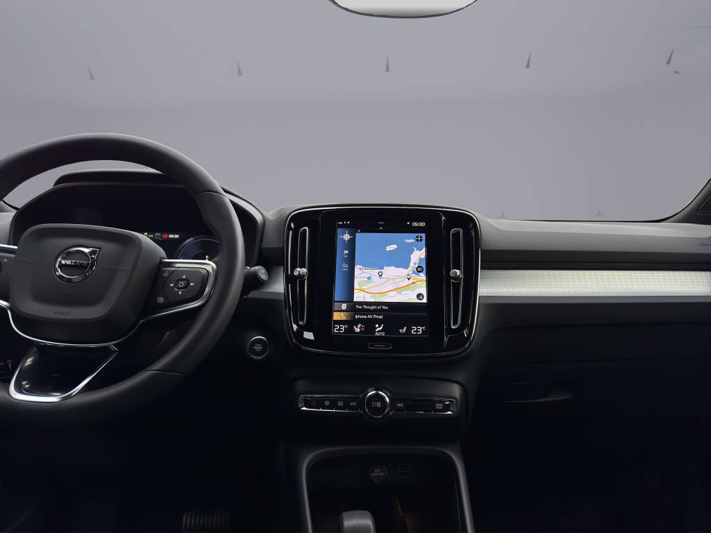 VOLVO XC40 1.5 T4 PiH Plus Bright-image-11