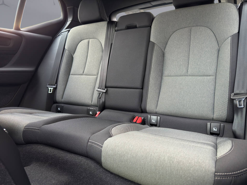 VOLVO XC40 1.5 T4 PiH Plus Bright-image-15
