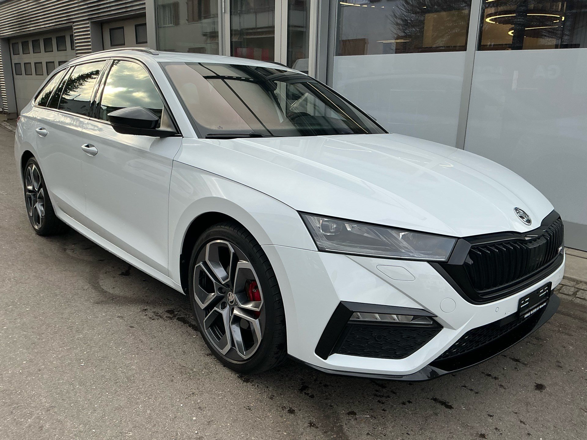 SKODA Octavia Combi RS 4x4 *** TOPAUSSTATTUNG ***-image-2