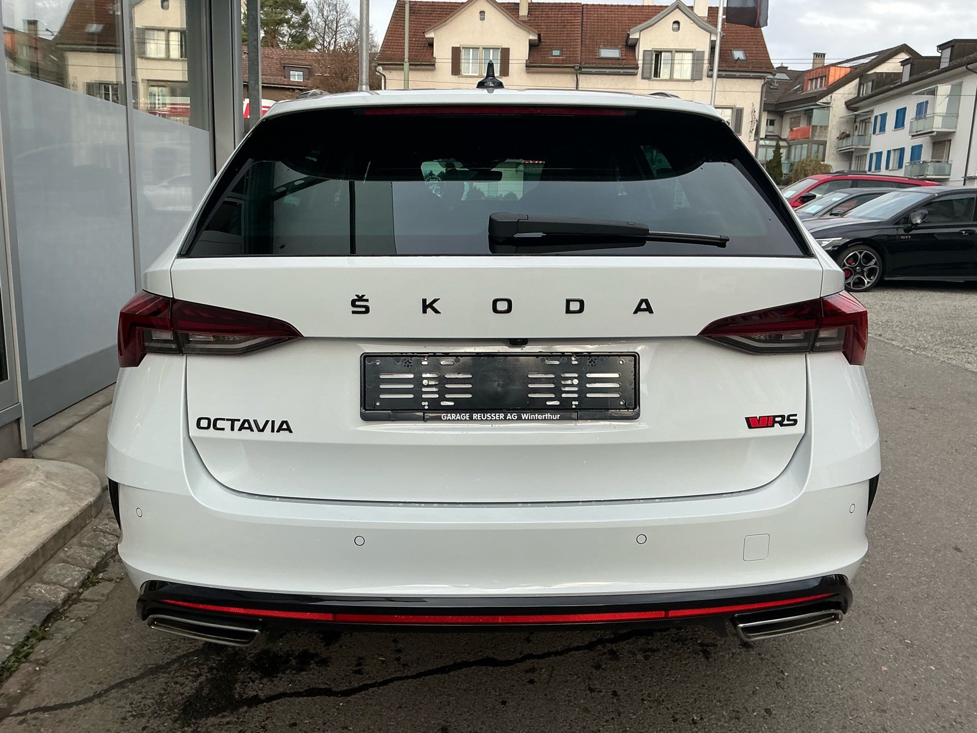 SKODA Octavia Combi RS 4x4 *** TOPAUSSTATTUNG ***-image-4