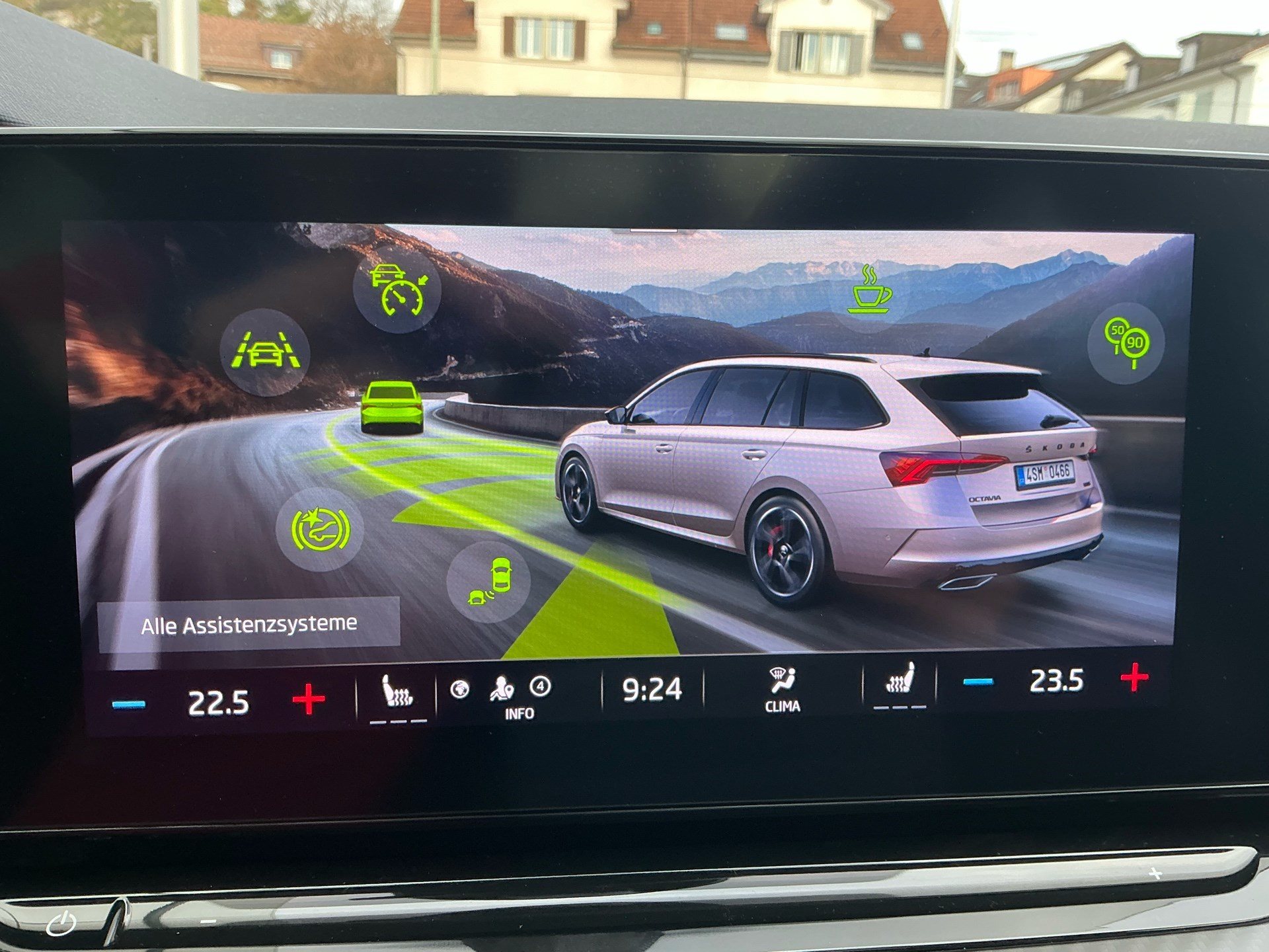 SKODA Octavia Combi RS 4x4 *** TOPAUSSTATTUNG ***-image-18