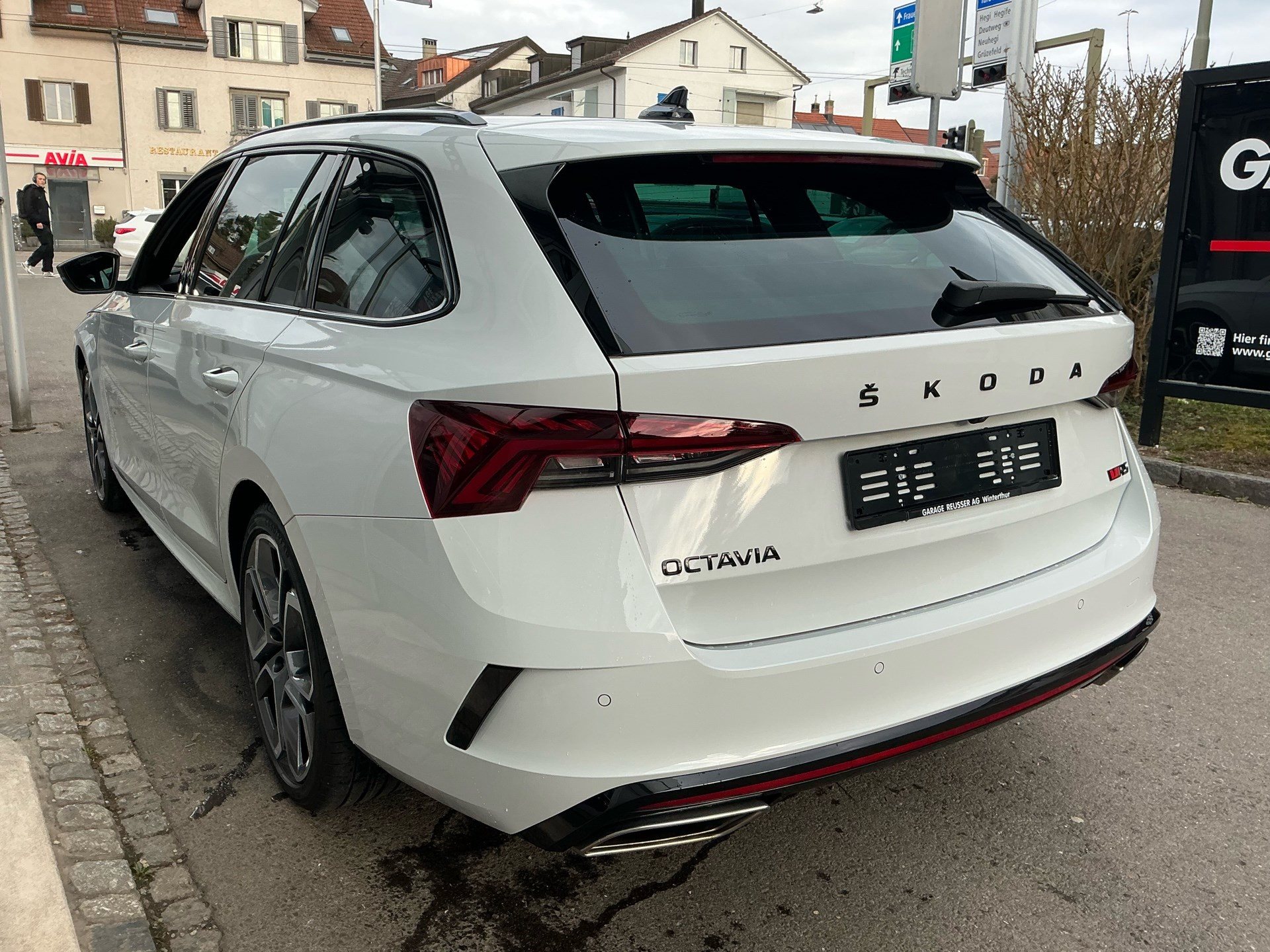 SKODA Octavia Combi RS 4x4 *** TOPAUSSTATTUNG ***-image-5