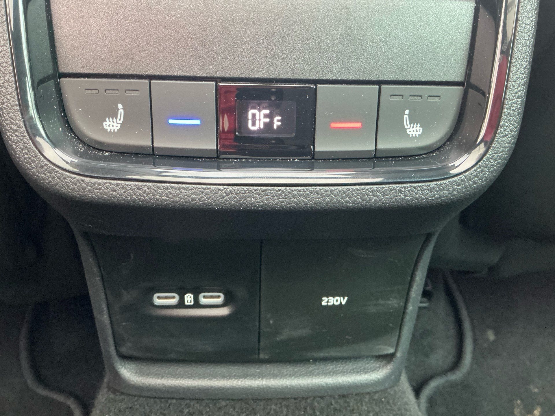 SKODA Octavia Combi RS 4x4 *** TOPAUSSTATTUNG ***-image-29