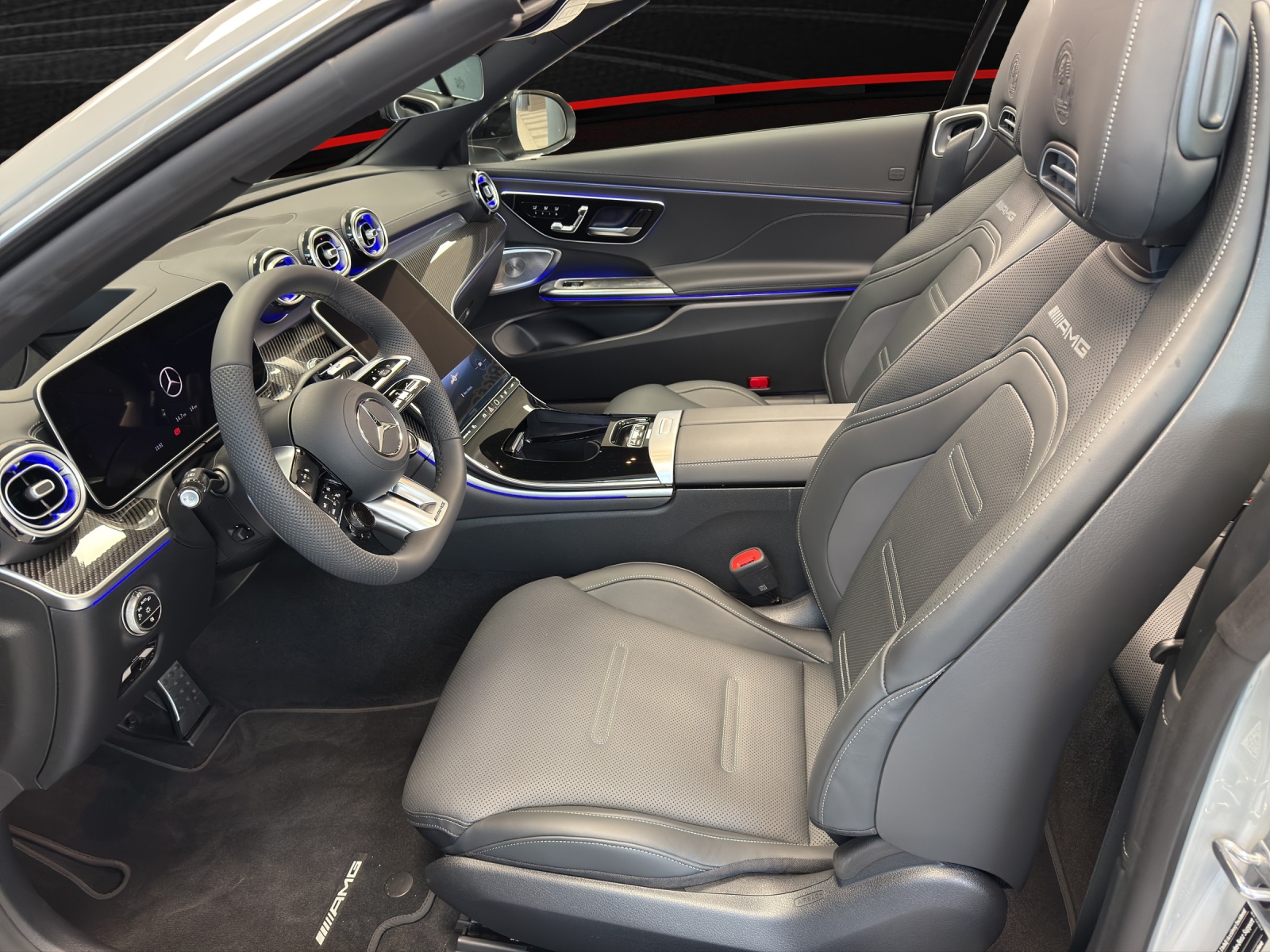 MERCEDES-BENZ CLE AMG 53 Cabrio 4Matic+ 9G-Tronic-image-3