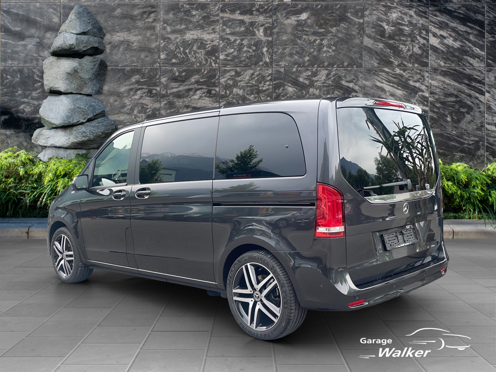 MERCEDES-BENZ V 300 d Avantgarde kompakt 4Matic 9G-Tronic-image-2