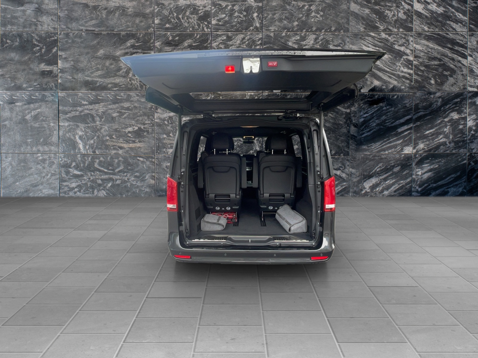 MERCEDES-BENZ V 300 d Avantgarde kompakt 4Matic 9G-Tronic-image-4