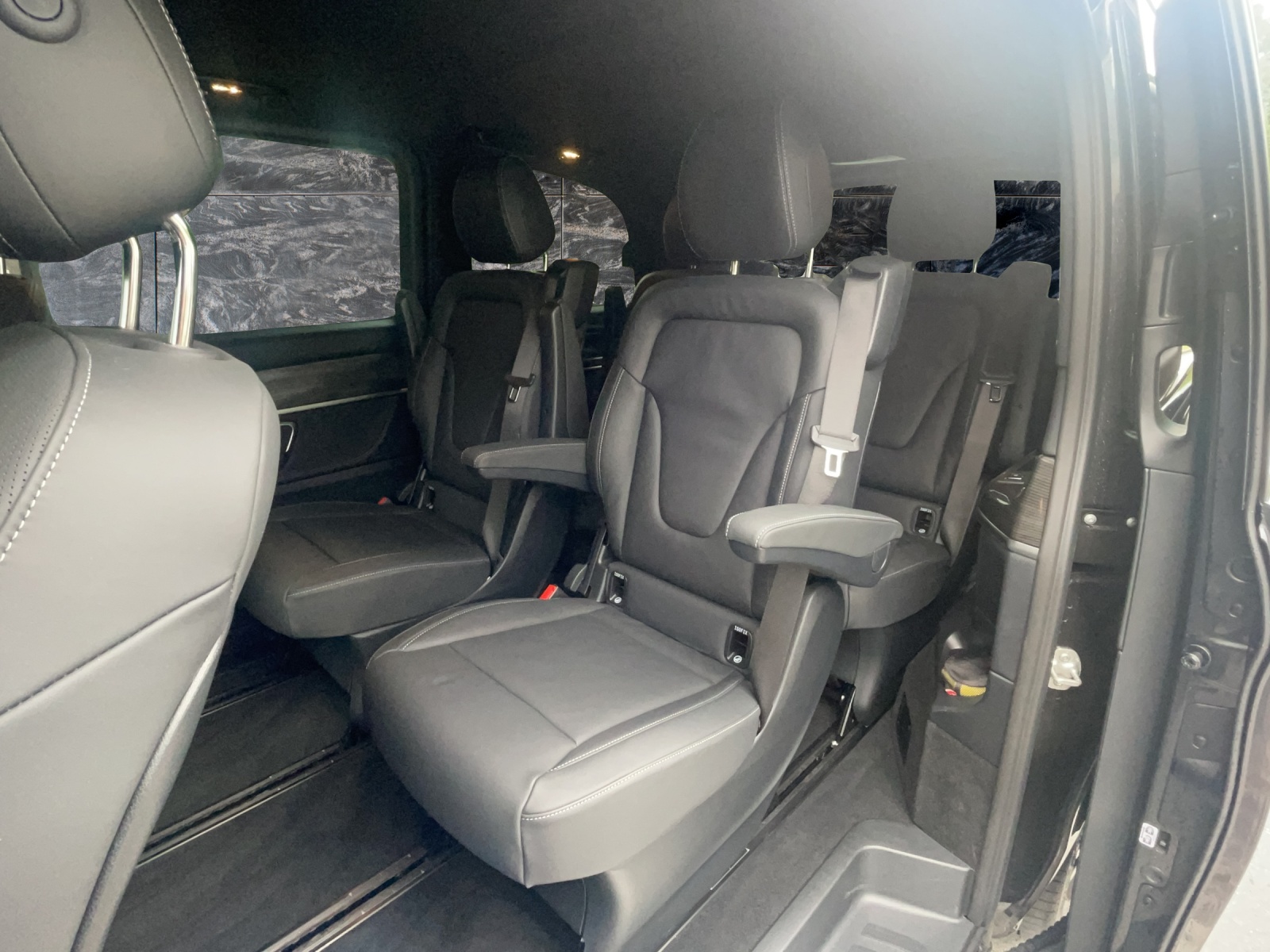 MERCEDES-BENZ V 300 d Avantgarde kompakt 4Matic 9G-Tronic-image-13