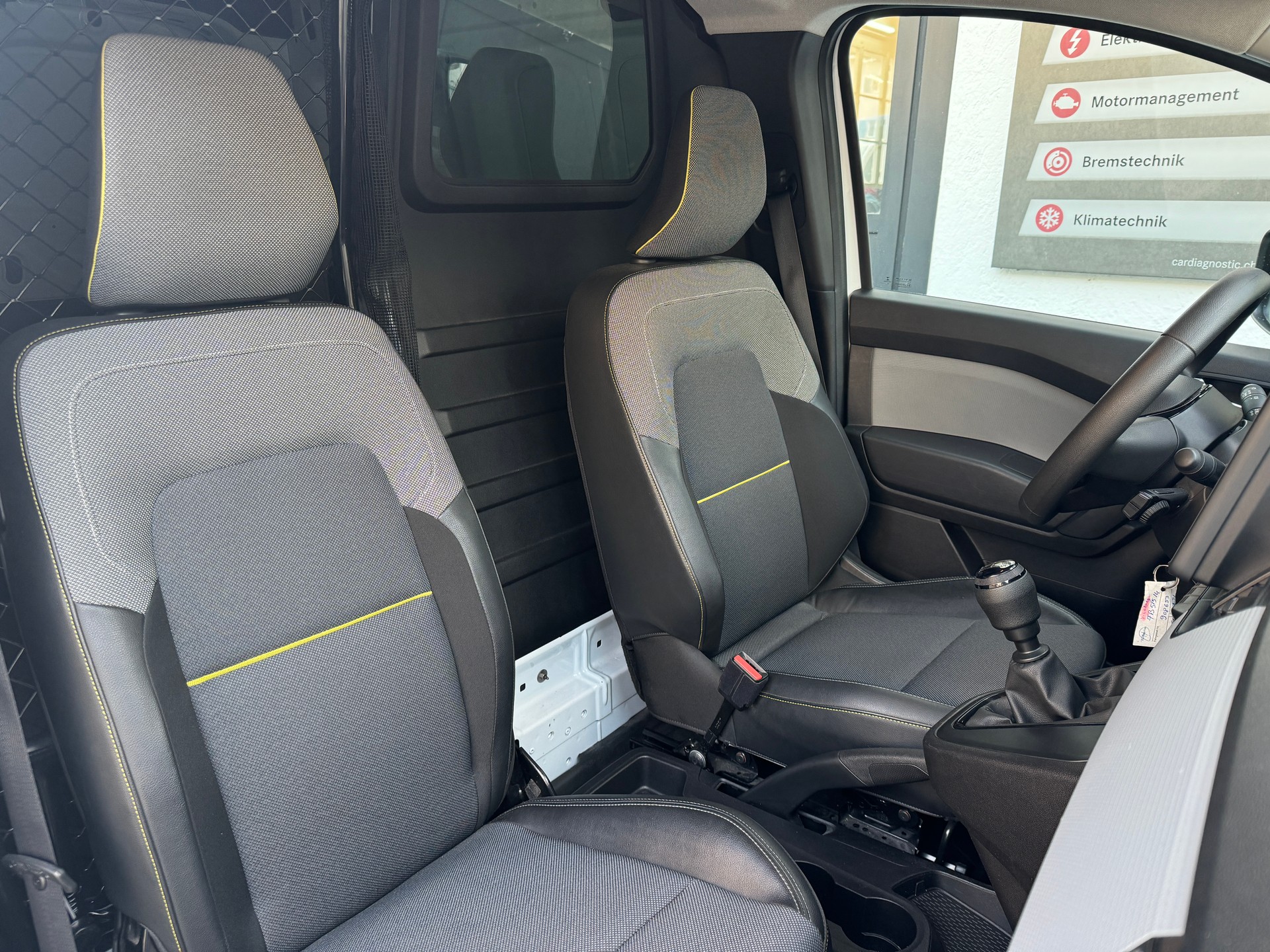 RENAULT Kangoo Van 1.3TCe Standard 130 PF Extra-image-13