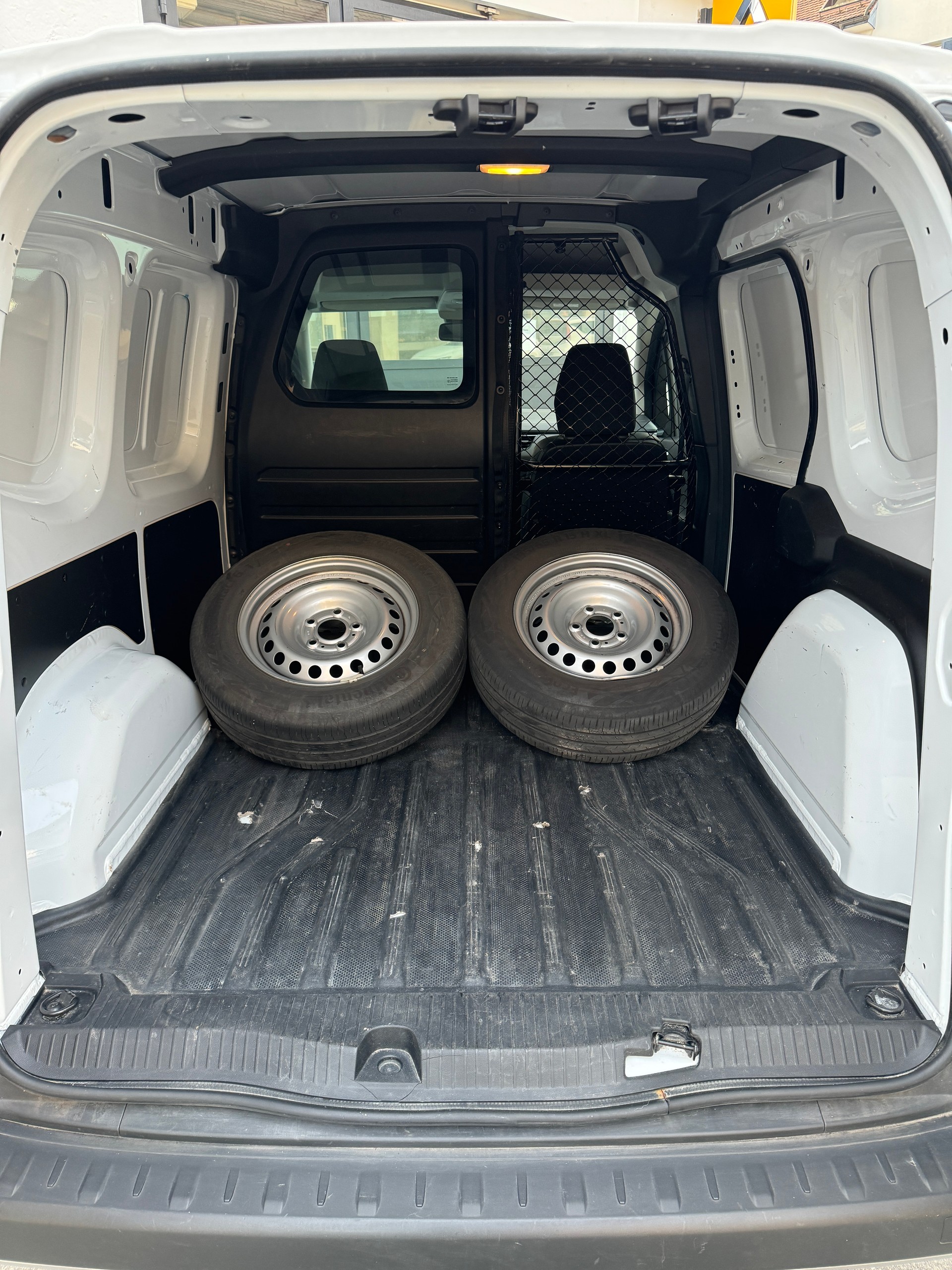RENAULT Kangoo Van 1.3TCe Standard 130 PF Extra-image-17