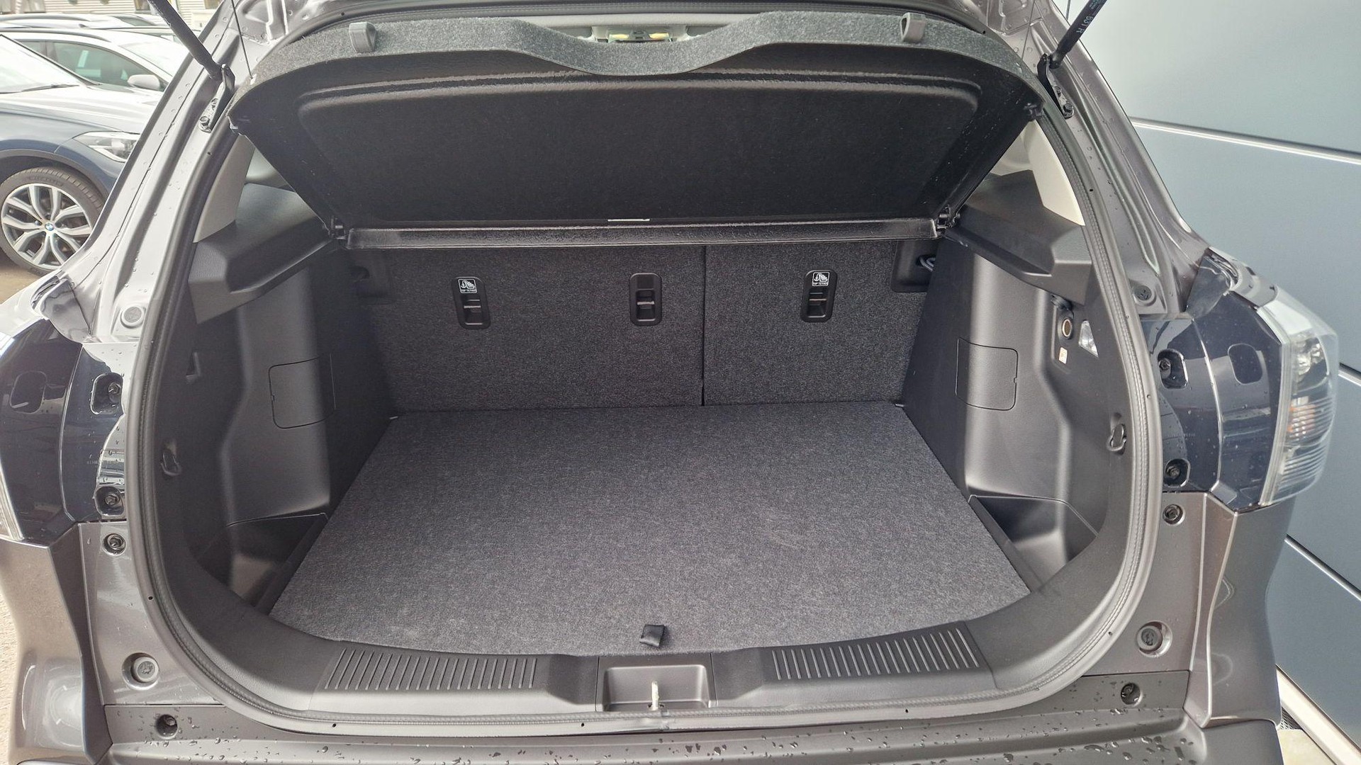 SUZUKI S-Cross 1.4 T Sakura Top Hybrid 4x4-image-6