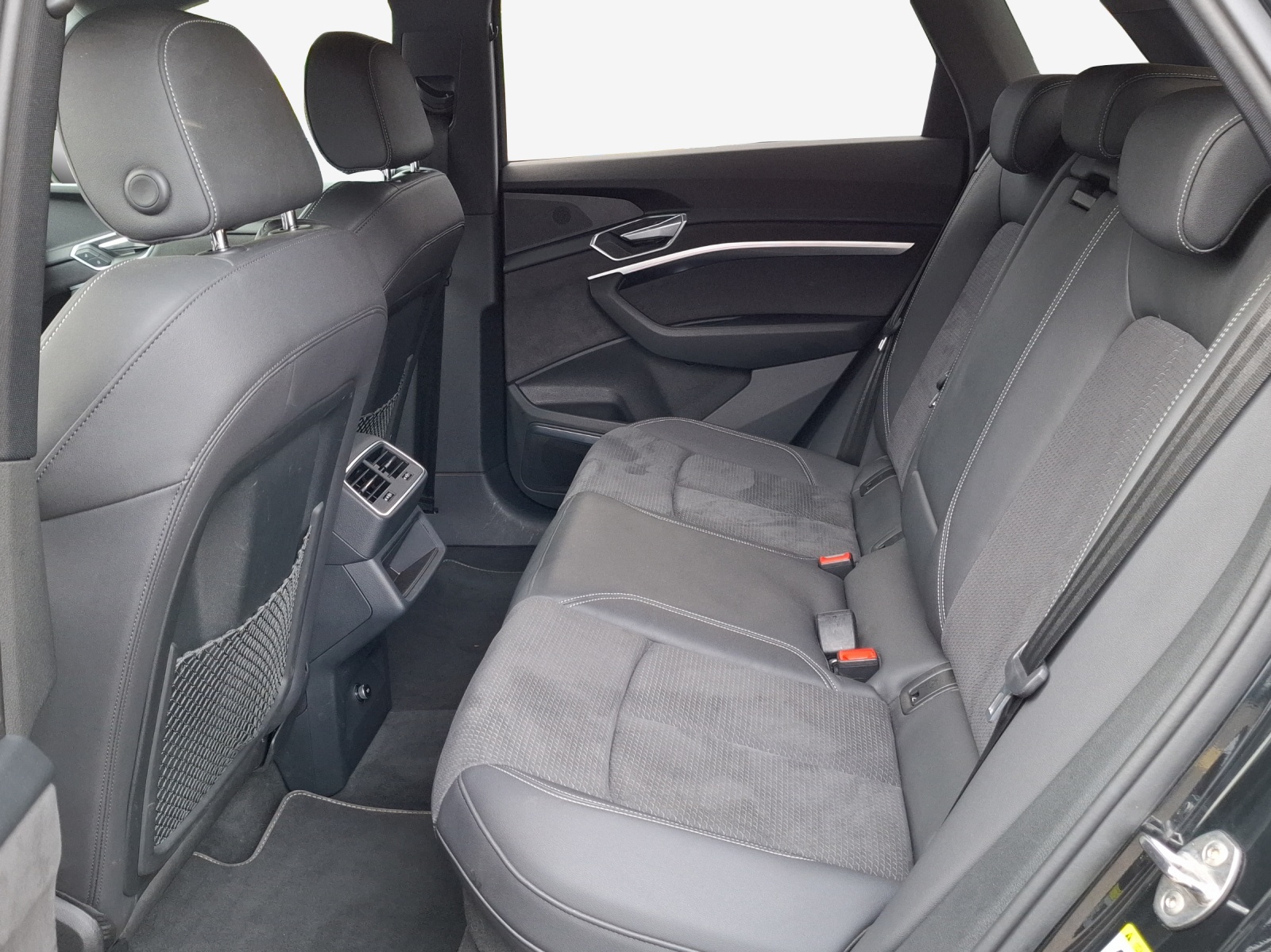AUDI e-tron 55 S Line Black Edition quattro-image-12
