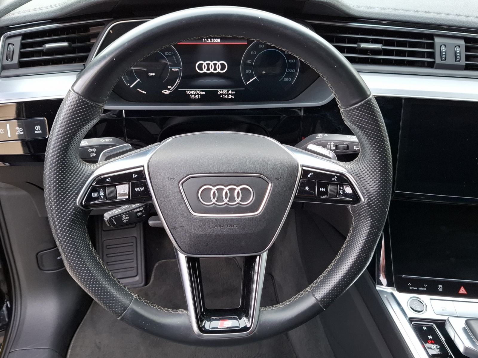AUDI e-tron 55 S Line Black Edition quattro-image-10