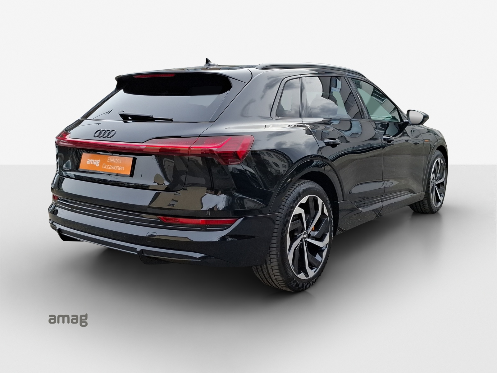 AUDI e-tron 55 S Line Black Edition quattro-image-5