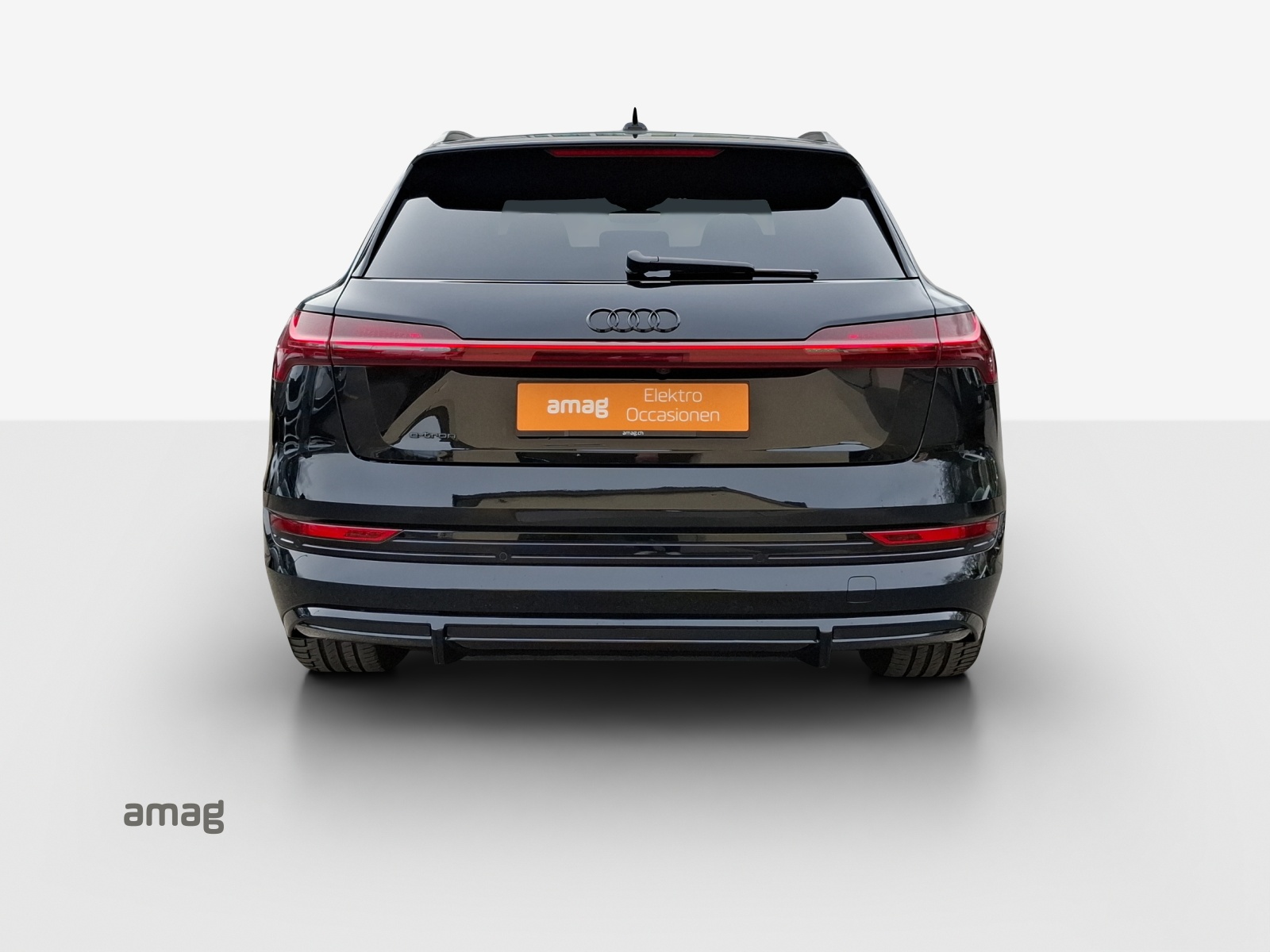 AUDI e-tron 55 S Line Black Edition quattro-image-4