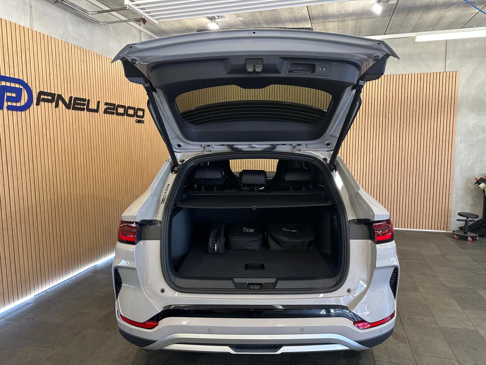 BYD Seal U DM-i Design AWD *Nardo Grey*-image-3
