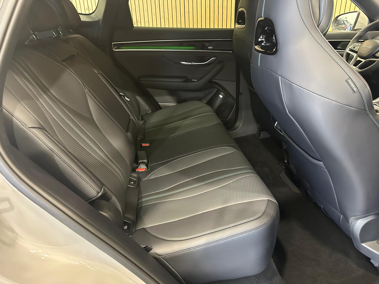 BYD Seal U DM-i Design AWD *Nardo Grey*-image-5