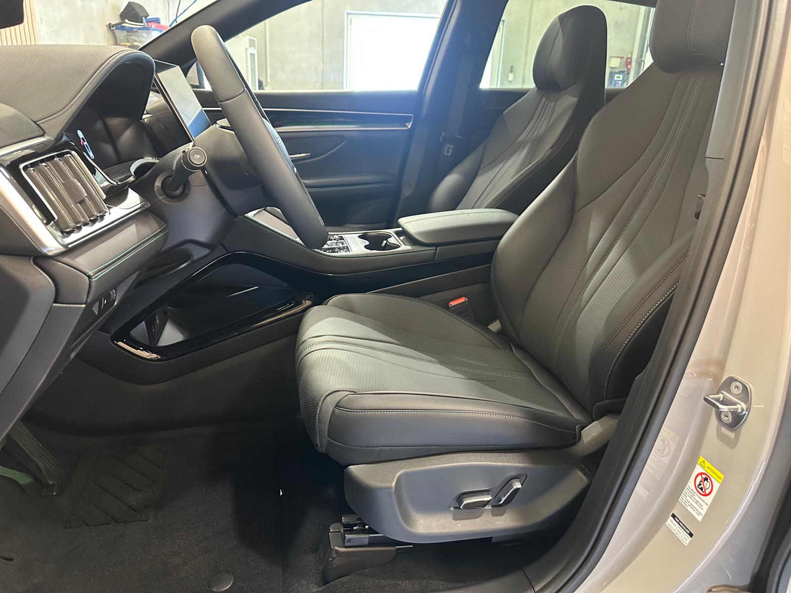 BYD Seal U DM-i Design AWD *Nardo Grey*-image-9