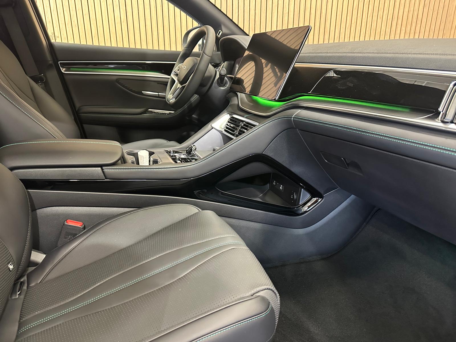 BYD Seal U DM-i Design AWD *Nardo Grey*-image-7