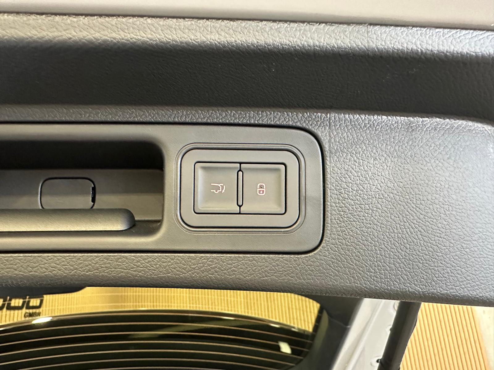 BYD Seal U DM-i Design AWD *Nardo Grey*-image-4