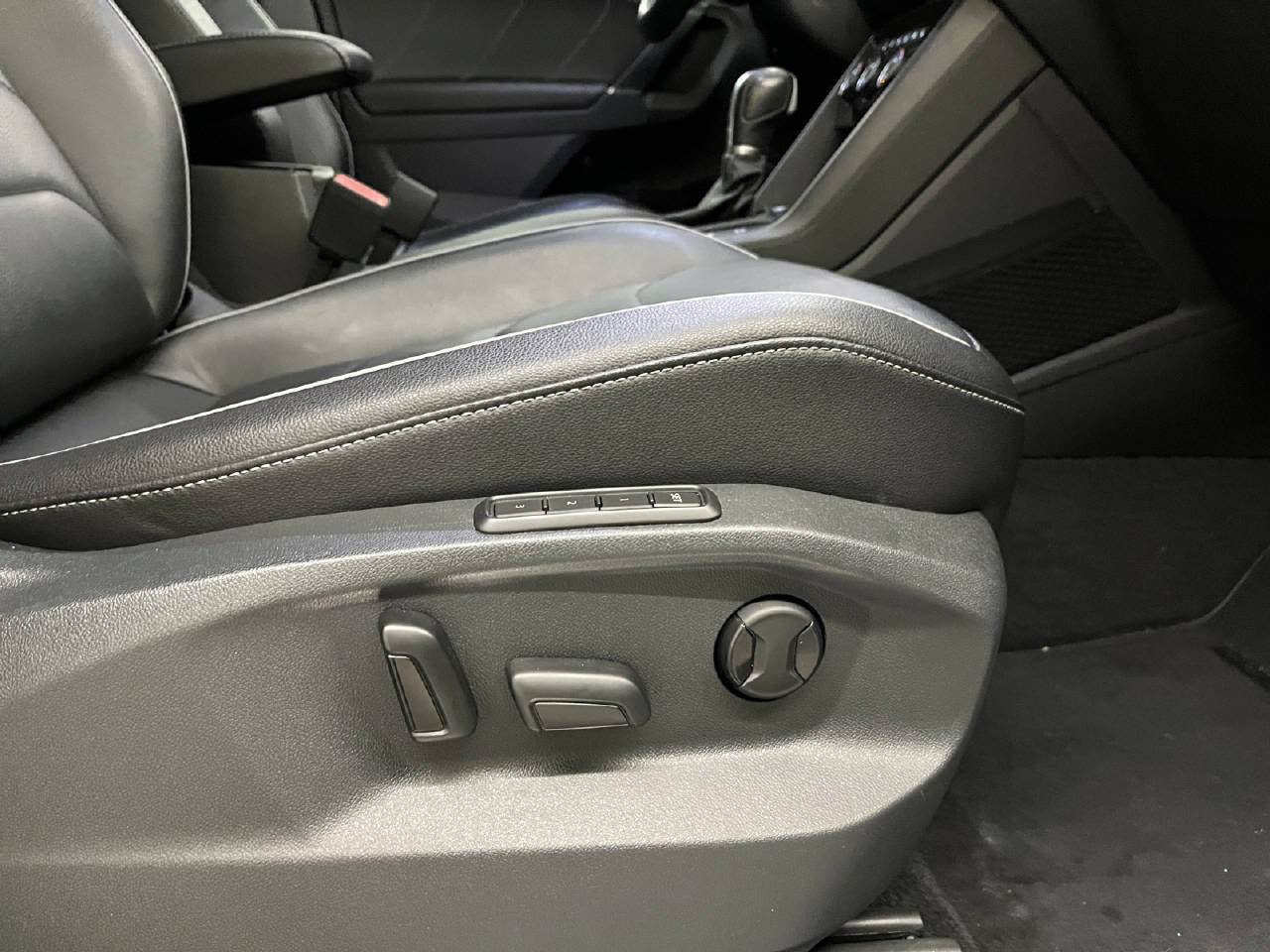 VW Tiguan 2.0 TDI SCR Highline DSG-image-12