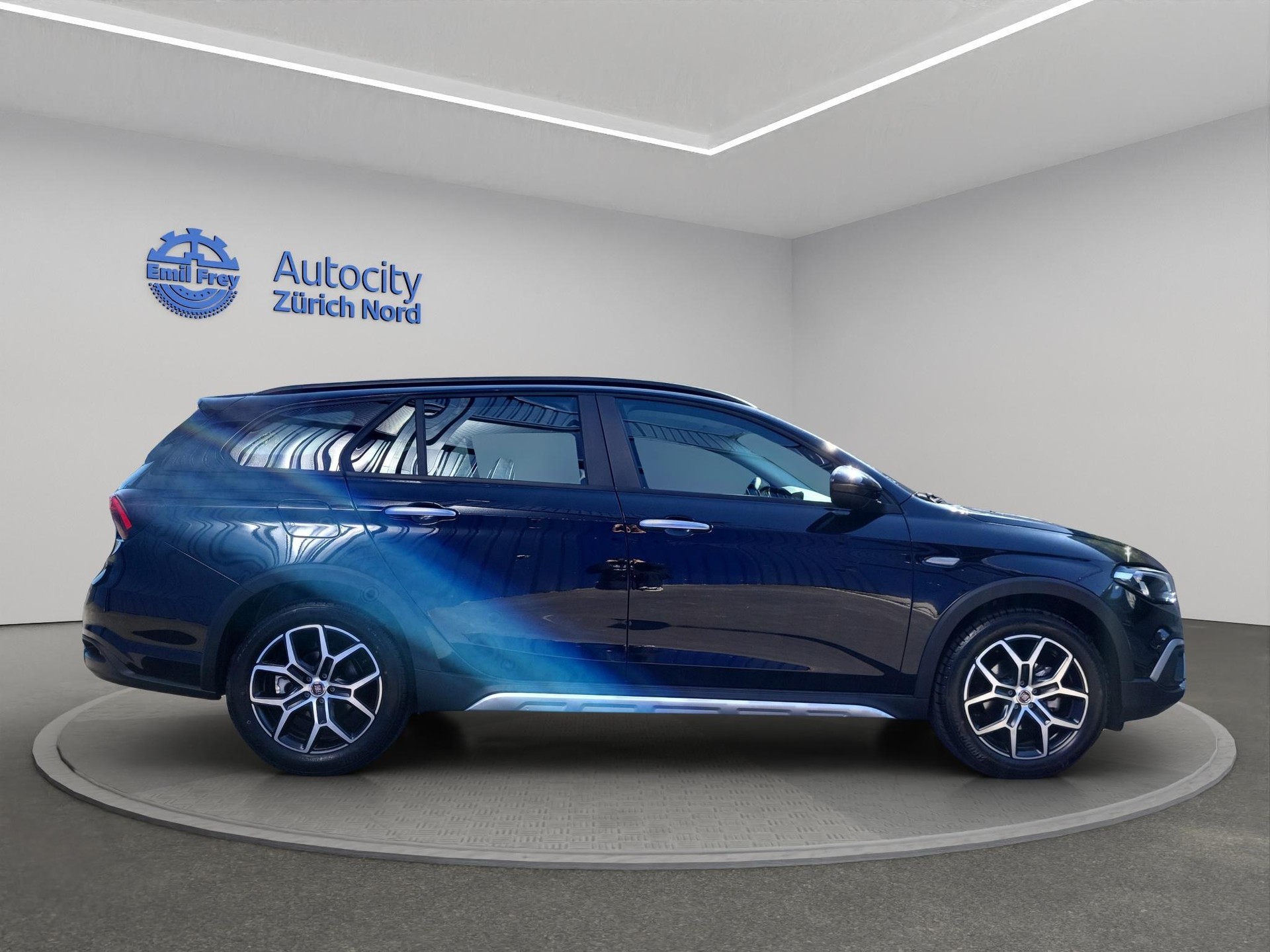 FIAT Tipo SW 1.5 Hybrid Swiss Cross-image-2