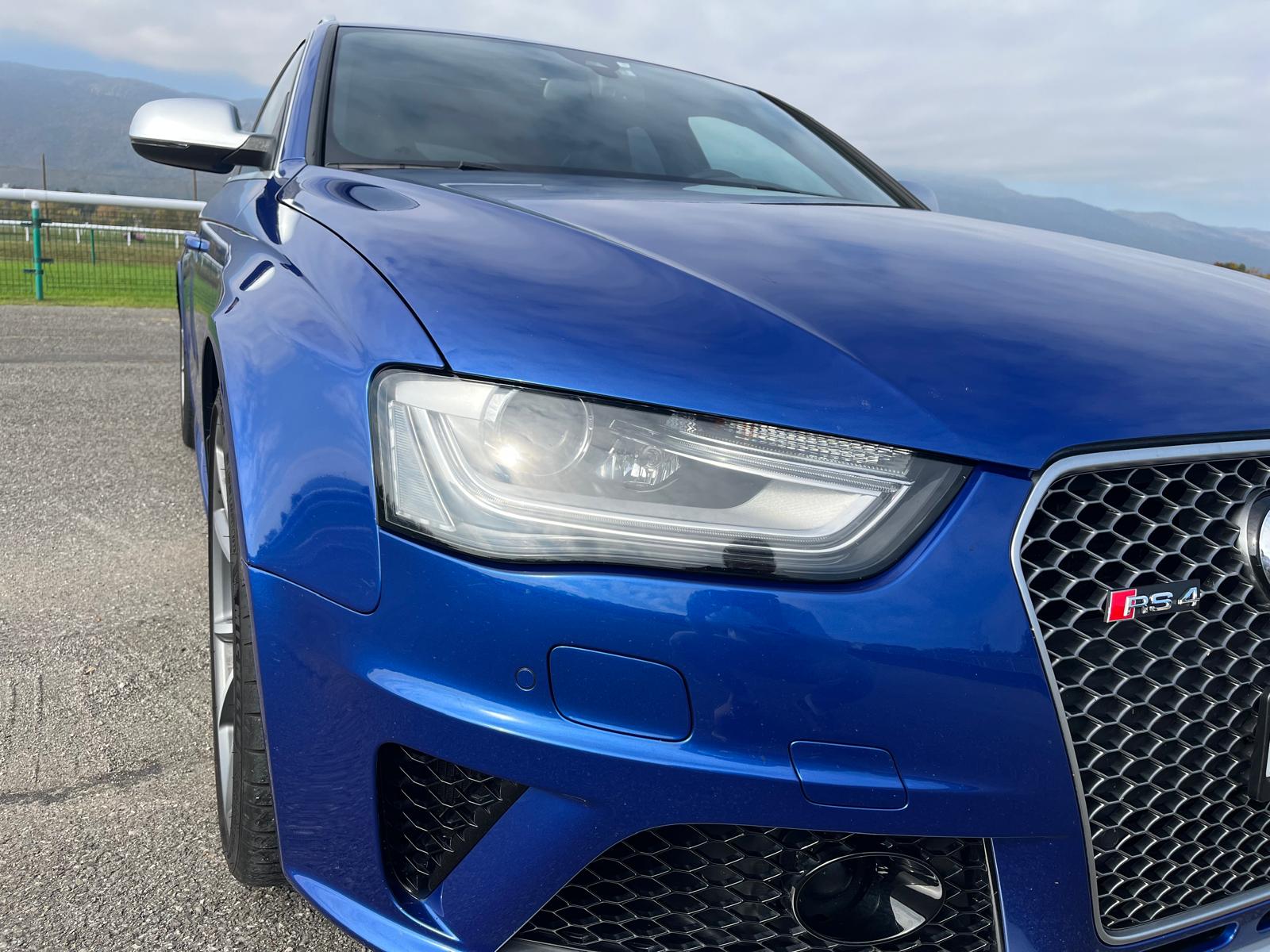 AUDI RS4 Avant 4.2 FSI V8 quattro S-tronic-image-2