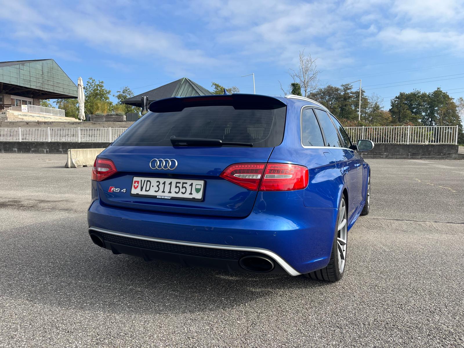 AUDI RS4 Avant 4.2 FSI V8 quattro S-tronic-image-5