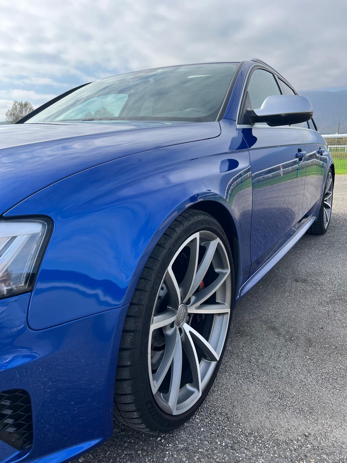 AUDI RS4 Avant 4.2 FSI V8 quattro S-tronic-image-6
