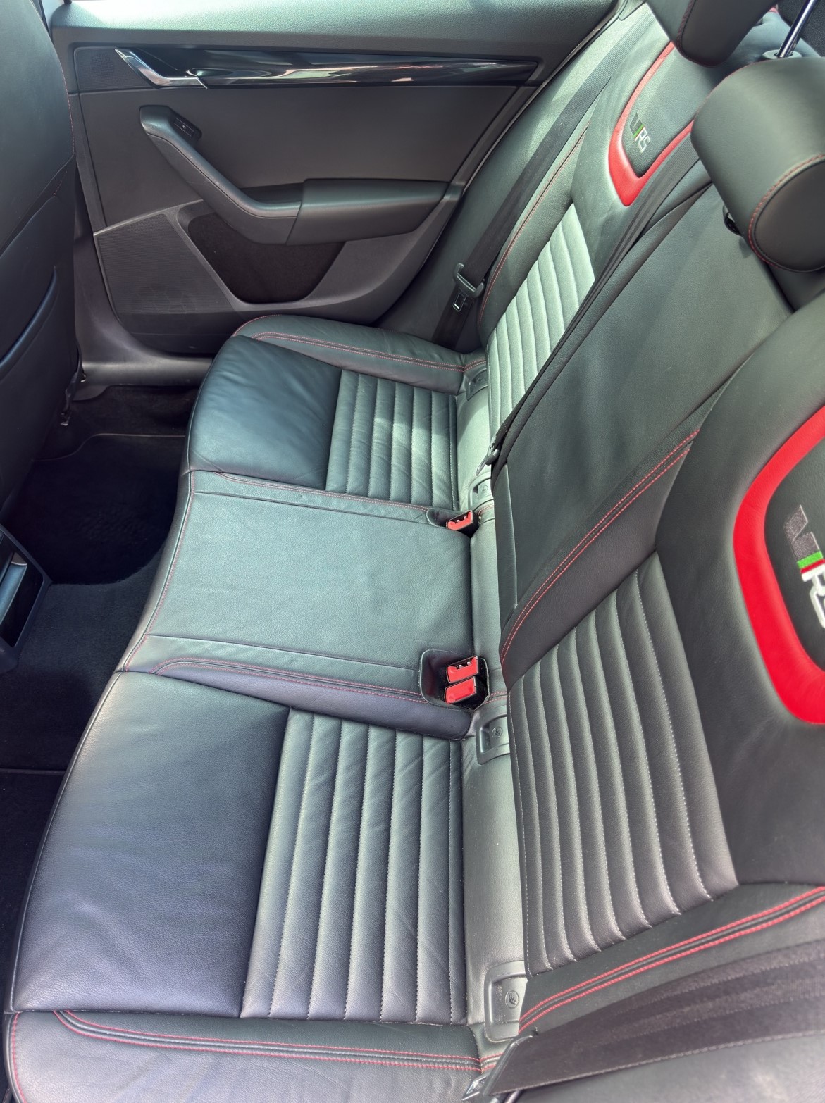 SKODA Octavia Combi 2.0 TSI RS 230 DSG-image-15