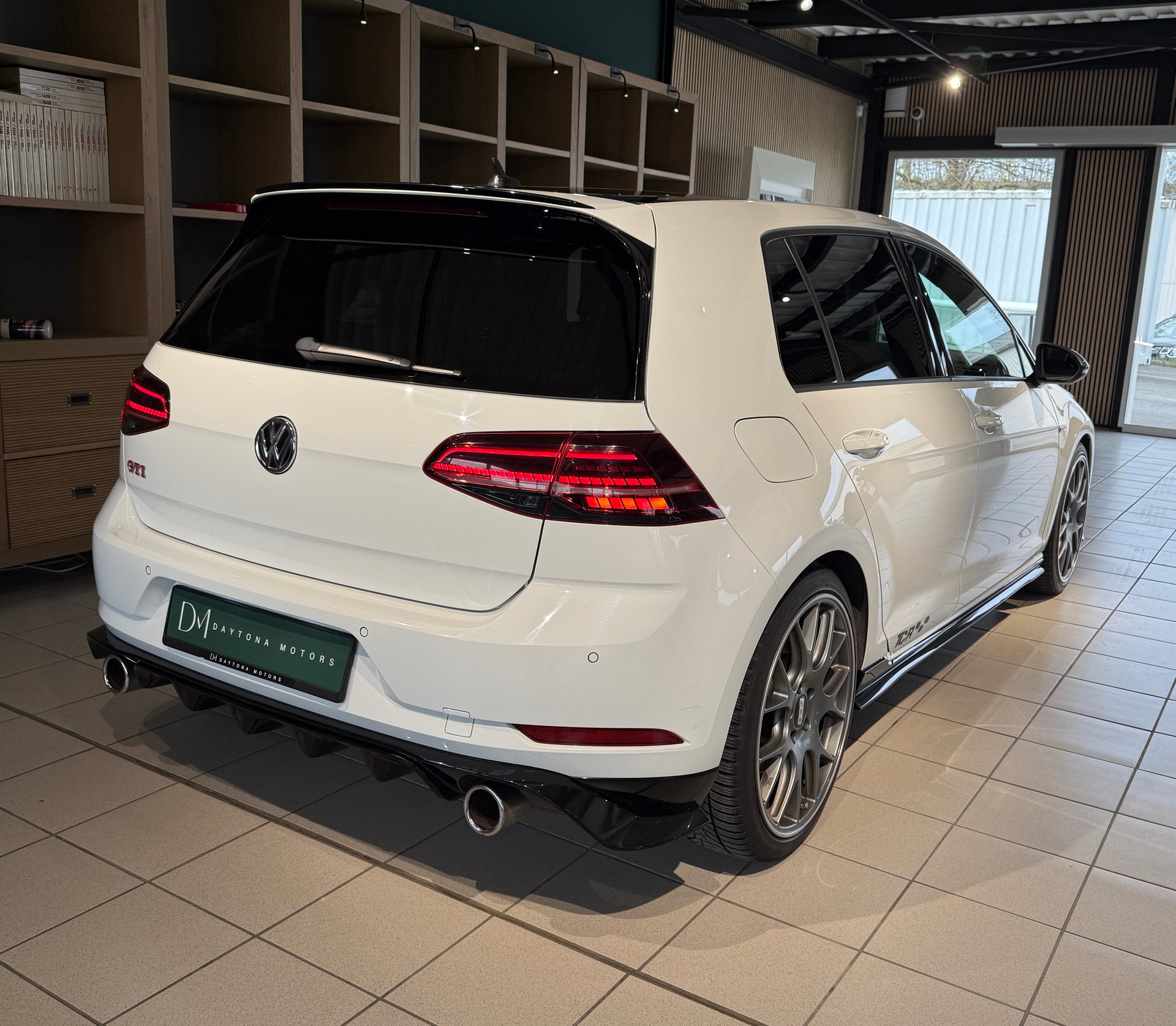 VW Golf 2.0 TSI GTI TCR DSG-image-3