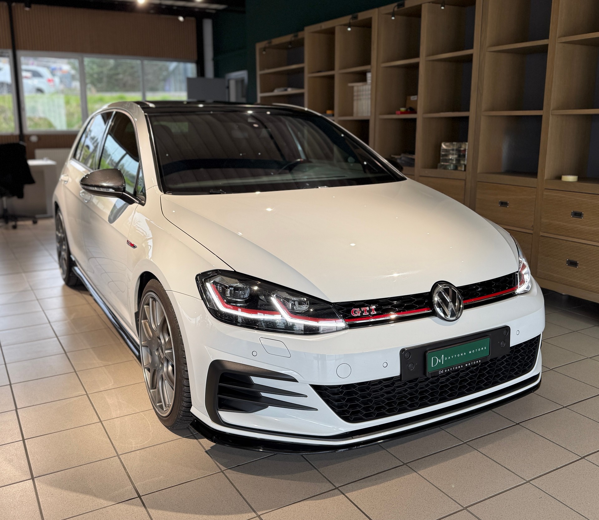 VW Golf 2.0 TSI GTI TCR DSG-image-1