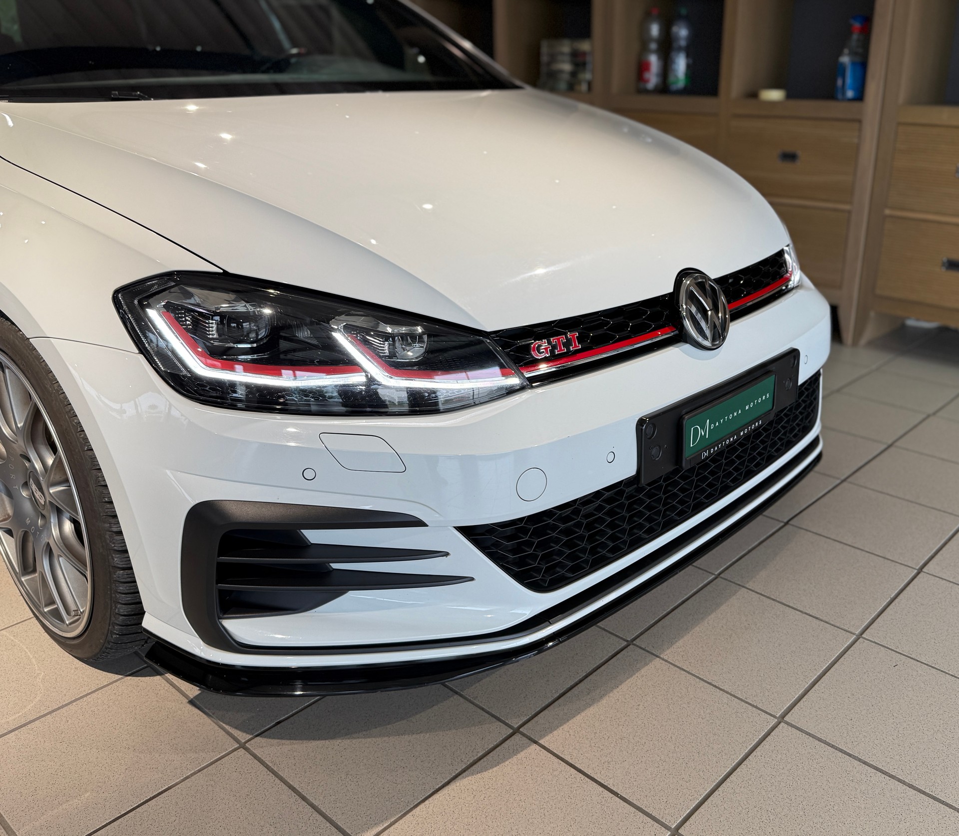 VW Golf 2.0 TSI GTI TCR DSG-image-2