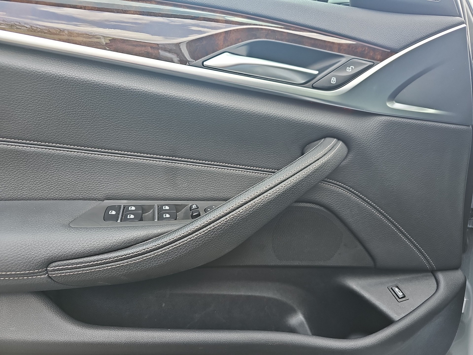 BMW 520d xDrive Sport Line Steptronic-image-16